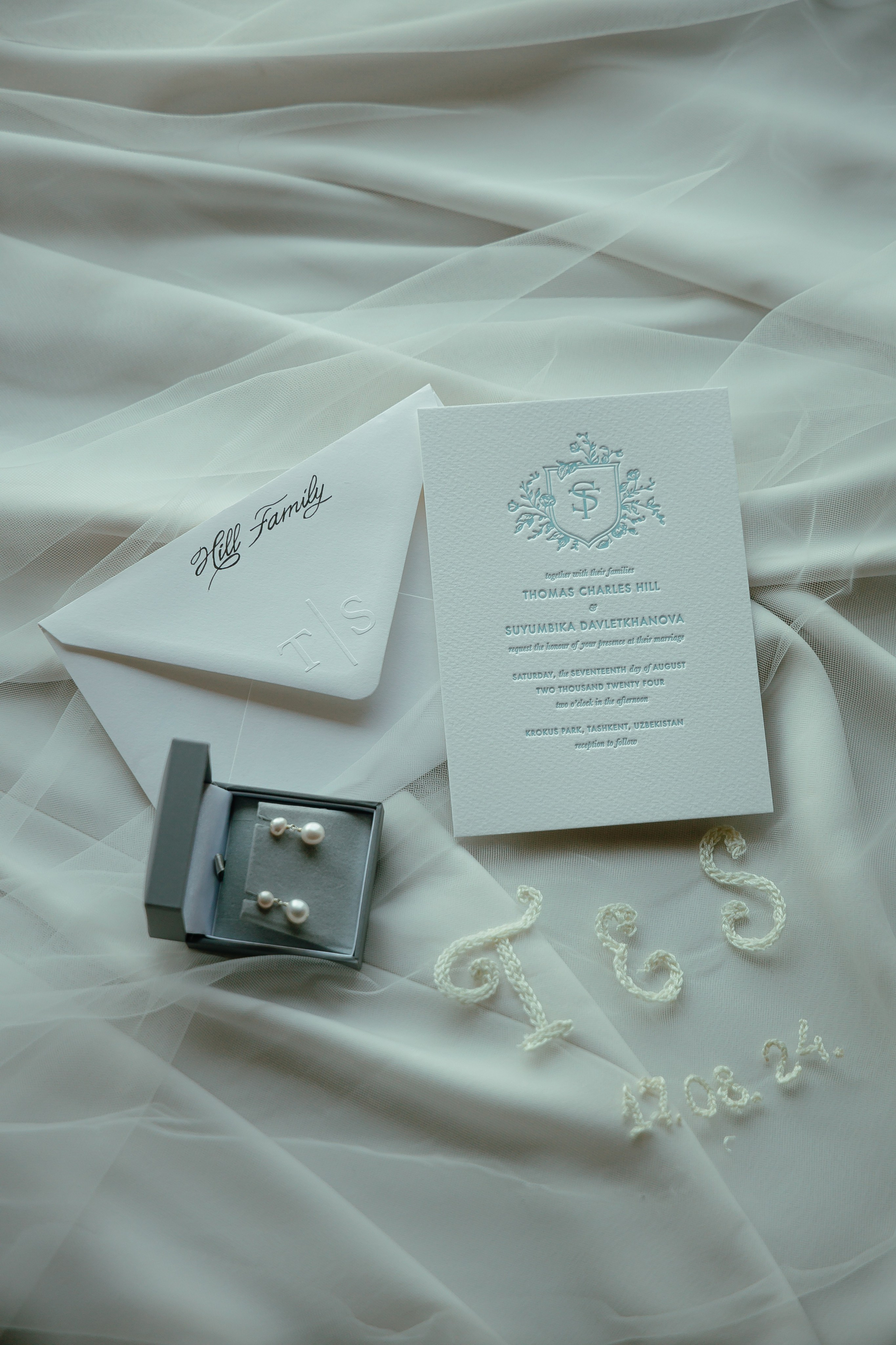 Thomas & Suyumbika. Главная