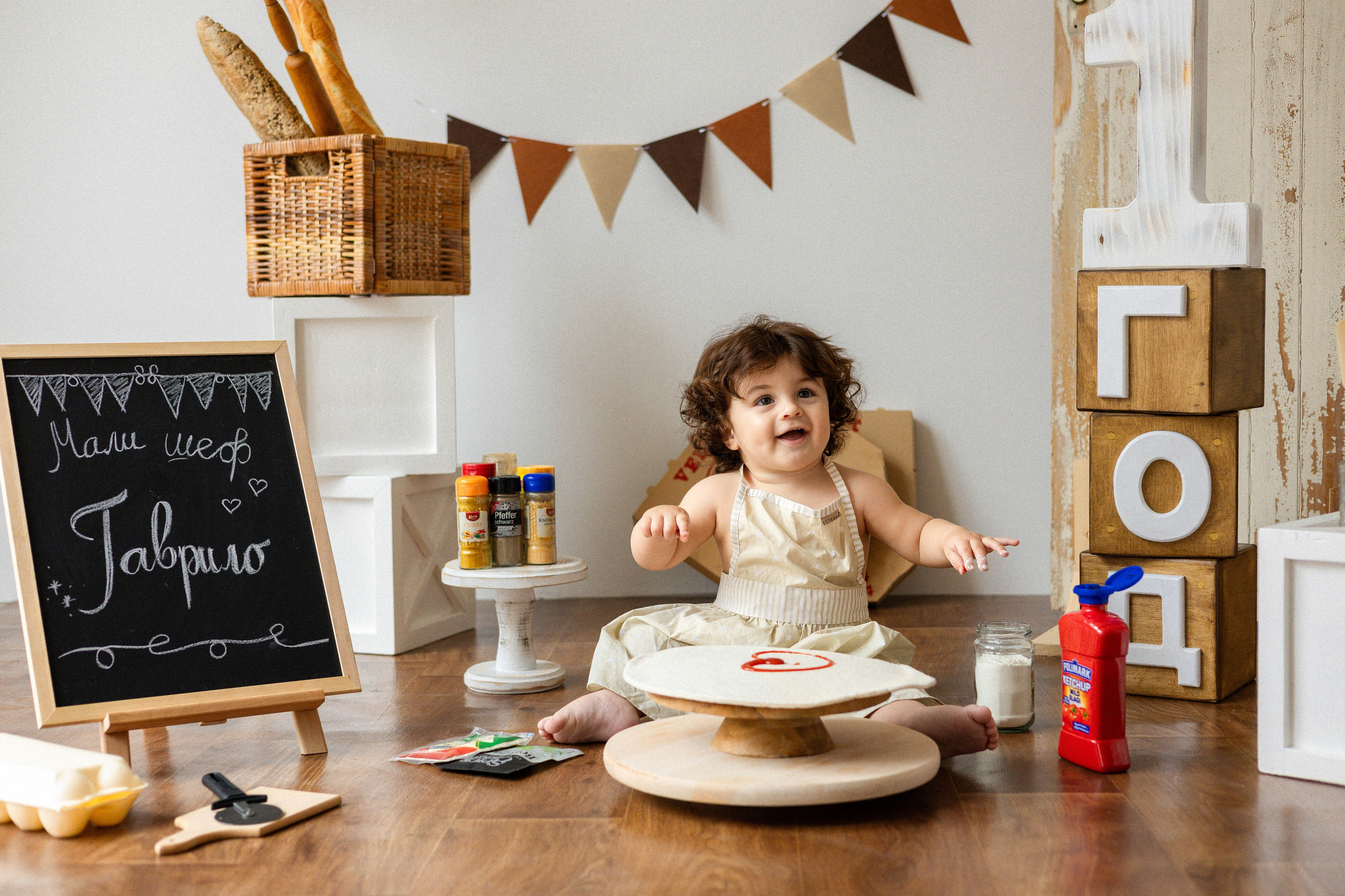 Smash Cake Photography. Family and Wedding Photographer