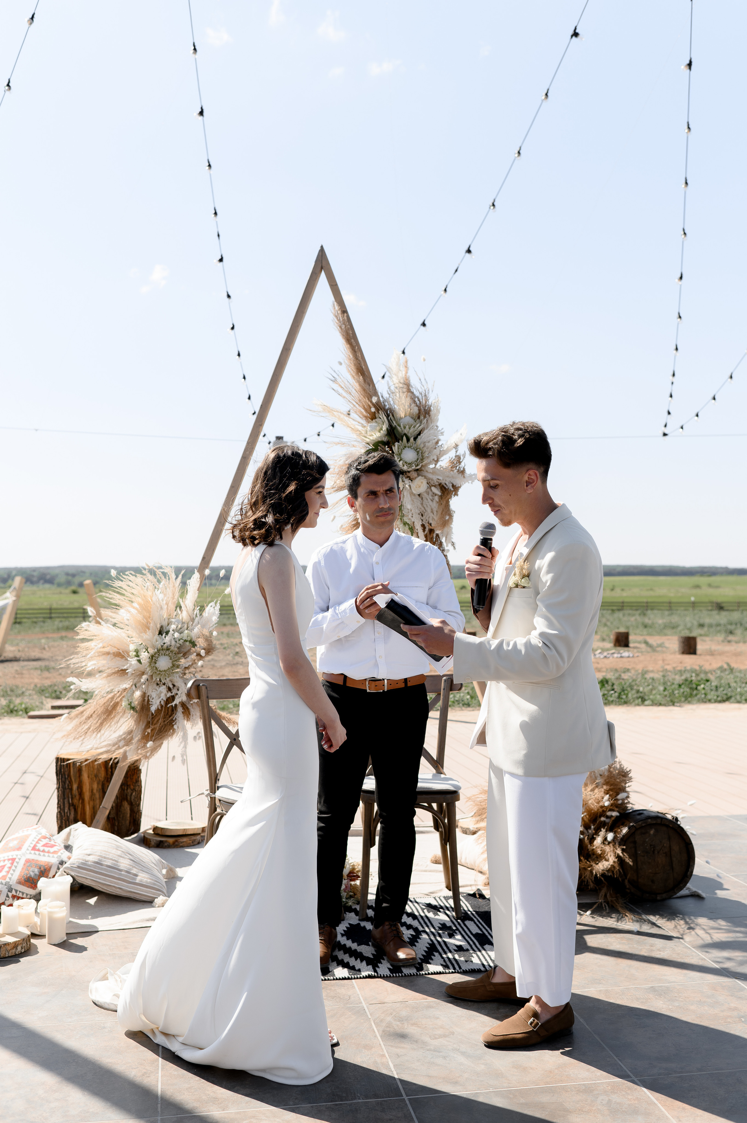 Barn wedding Romania, Province1965 Barn wedding, Rustic wedding venue Romania, Wedding photography Romania, Wedding videography Romania, Romantic barn wedding, Capturing wedding memories, Wedding storytelling, Professional wedding photographer, Cinematic wedding videos, Province1965 Barn photographer, Memorable wedding moments, Dream wedding photography, Stunning wedding videography.