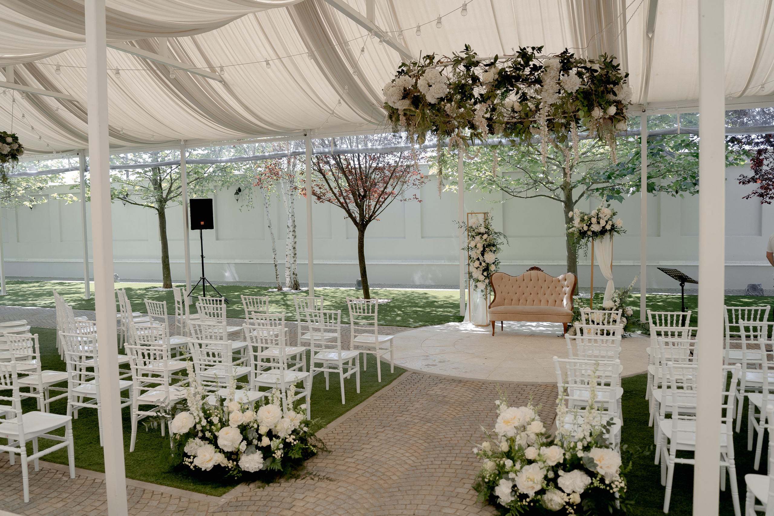 Celine and Alex | Classy wedding with a twist. Wedding photographer and videographer based in Timisoara, Romania