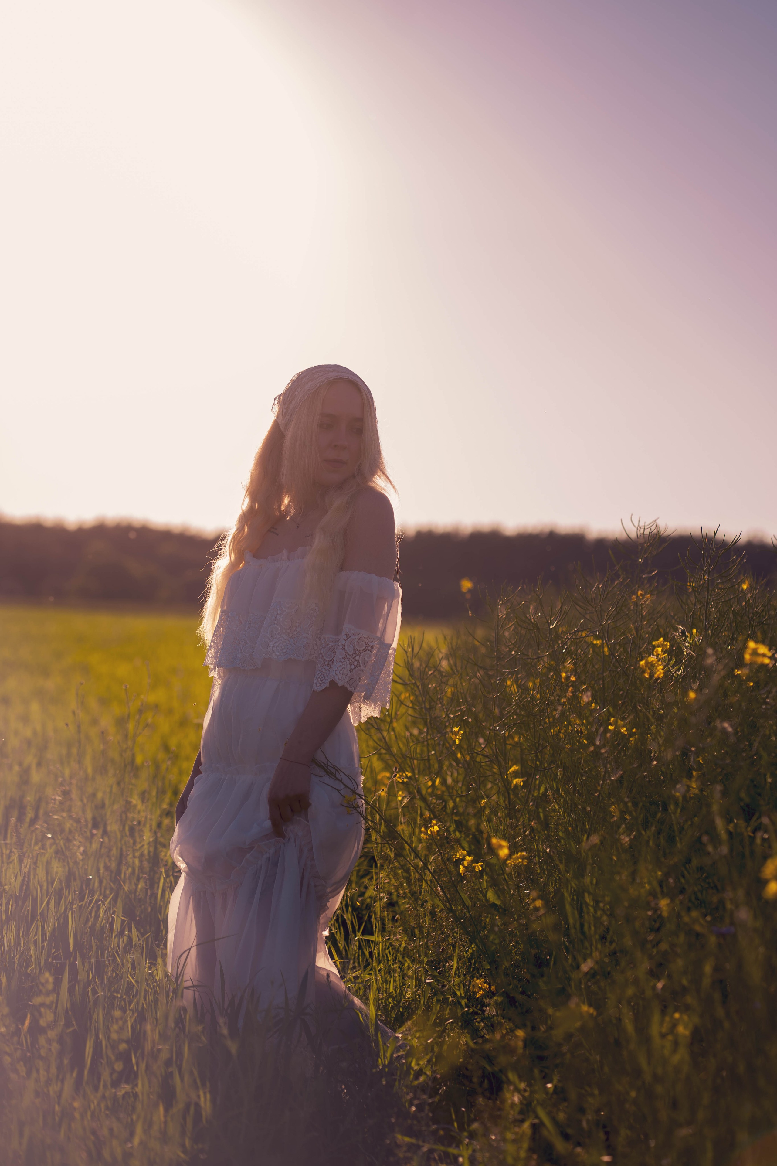 Rapsų laukai su Egle. Fotografija — Olga Bojarin