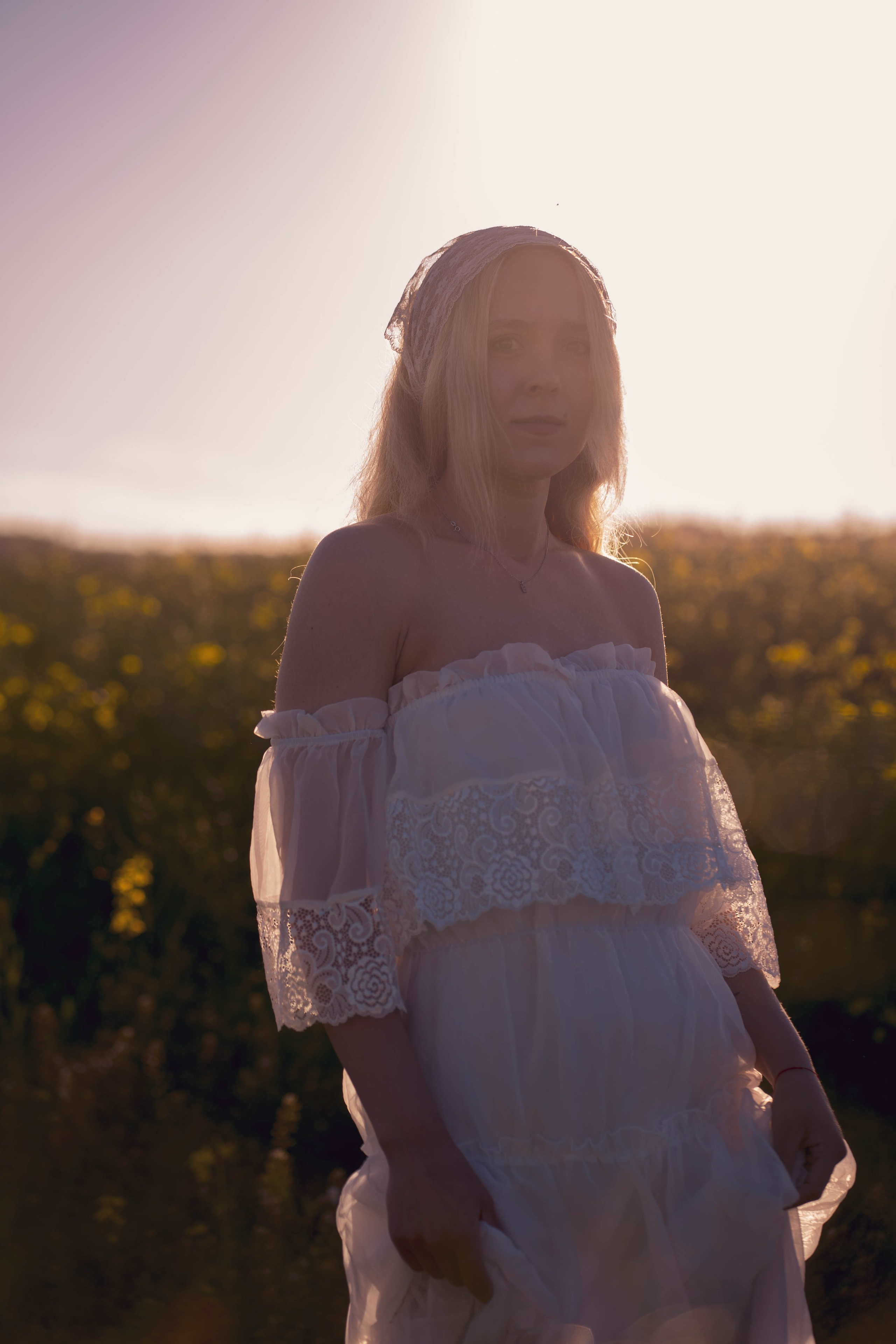 Rapsų laukai su Egle. Fotografija — Olga Bojarin