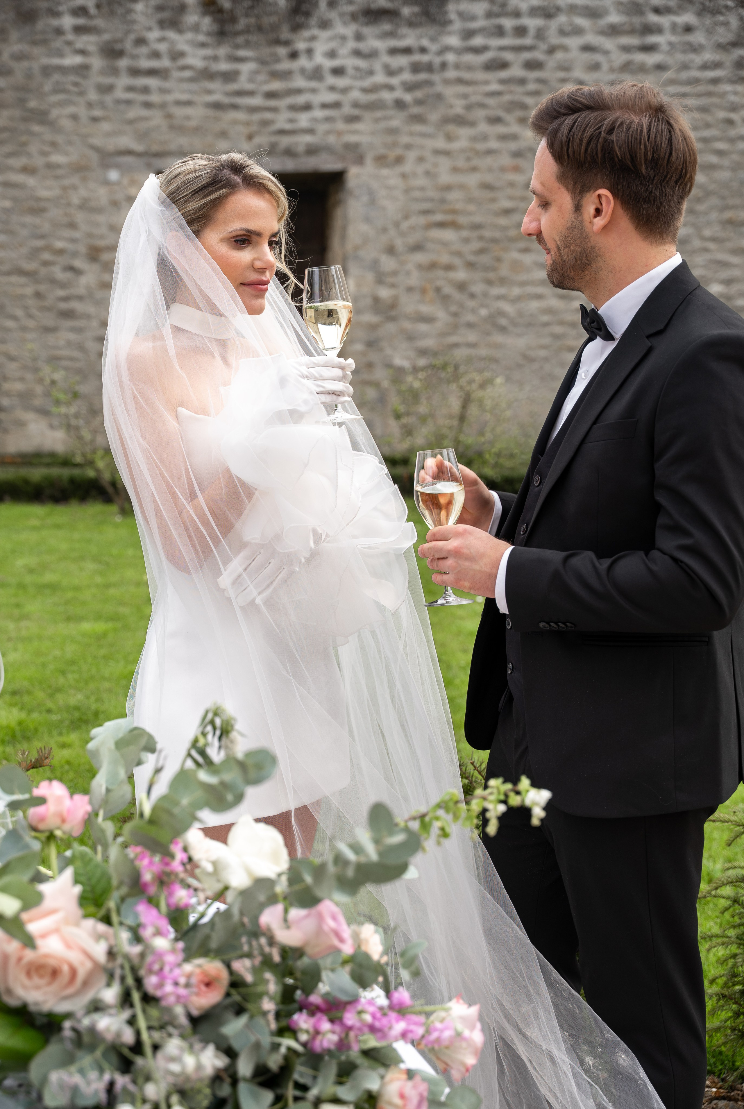 Chateau elopement inspiration. Wedding photographer in Paris Oksana Shum