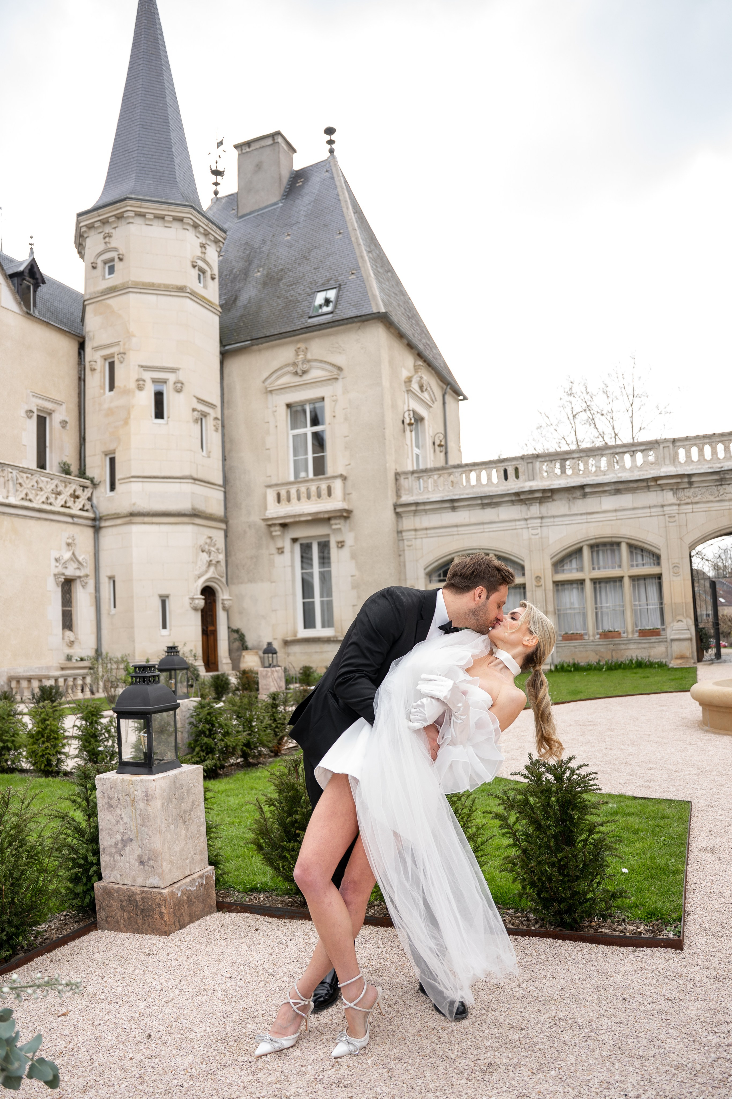 Chateau elopement inspiration. Wedding photographer in Paris Oksana Shum