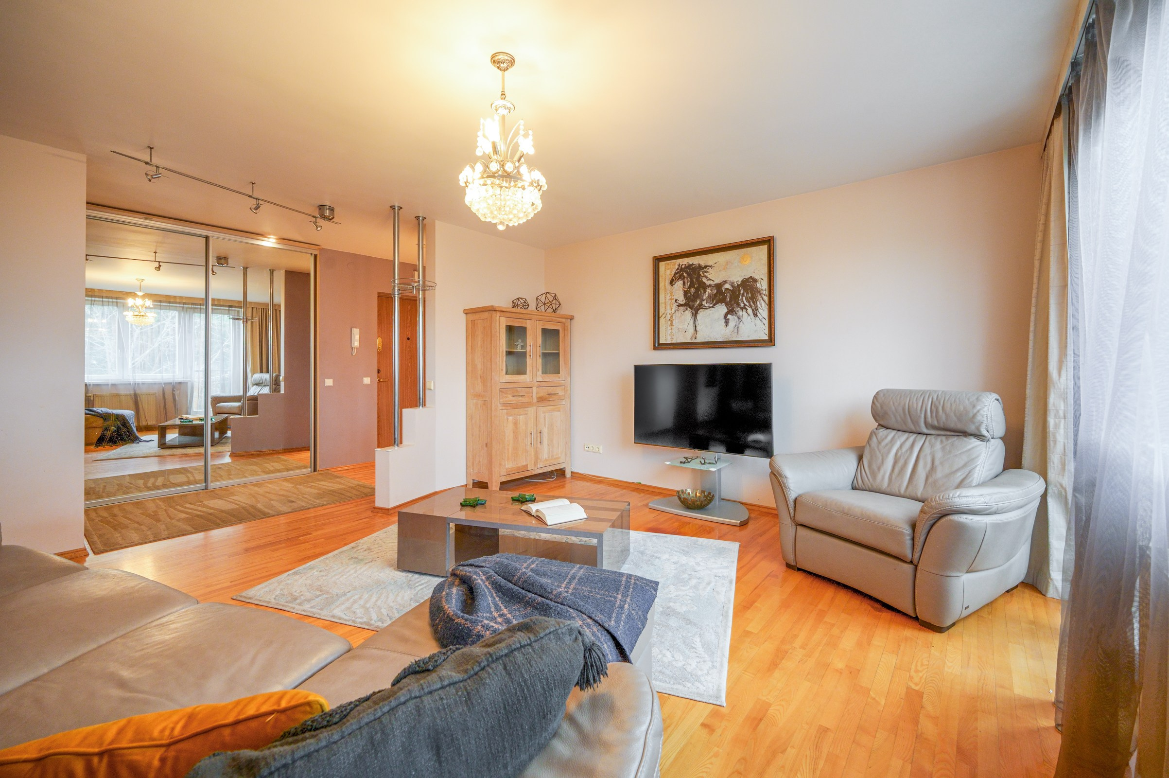 2--jų kambarių butas L. Gyros 80, Vilnius. Elina Sapiega fotografė Vilniuje