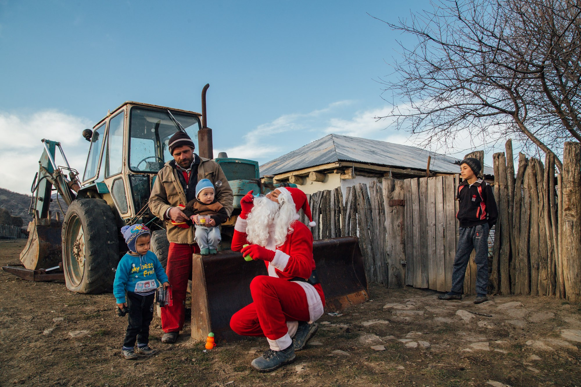 Şaxta Baba Ucqar Dağ Kəndlərində - Sosial Layihə. Bakıda Peşəkar Tədbir, Love Story və Təbiət Fotoqrafı — Elşən Baba