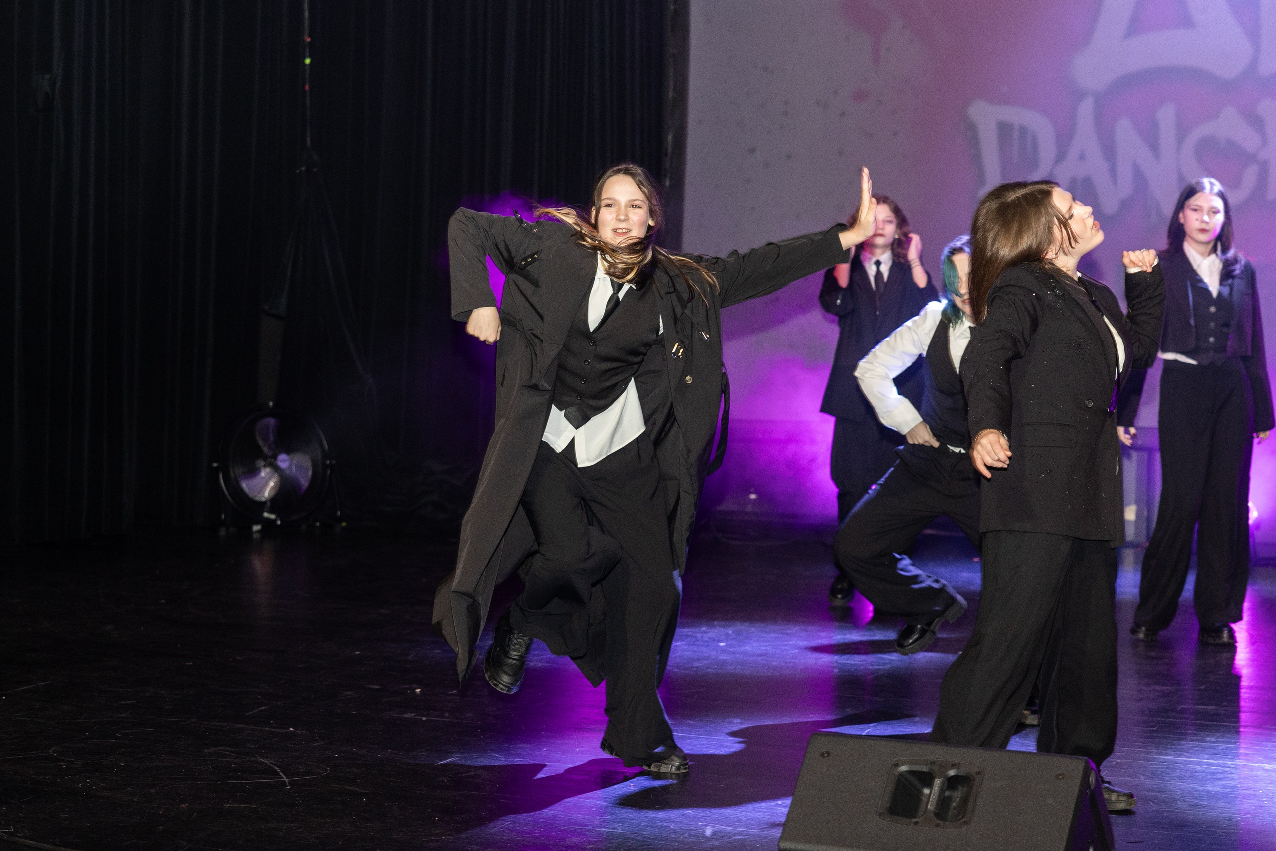 LEO DANCE SHOW WINTER 2025. Семейный и детский фотограф в Варшаве Мила Бобровская