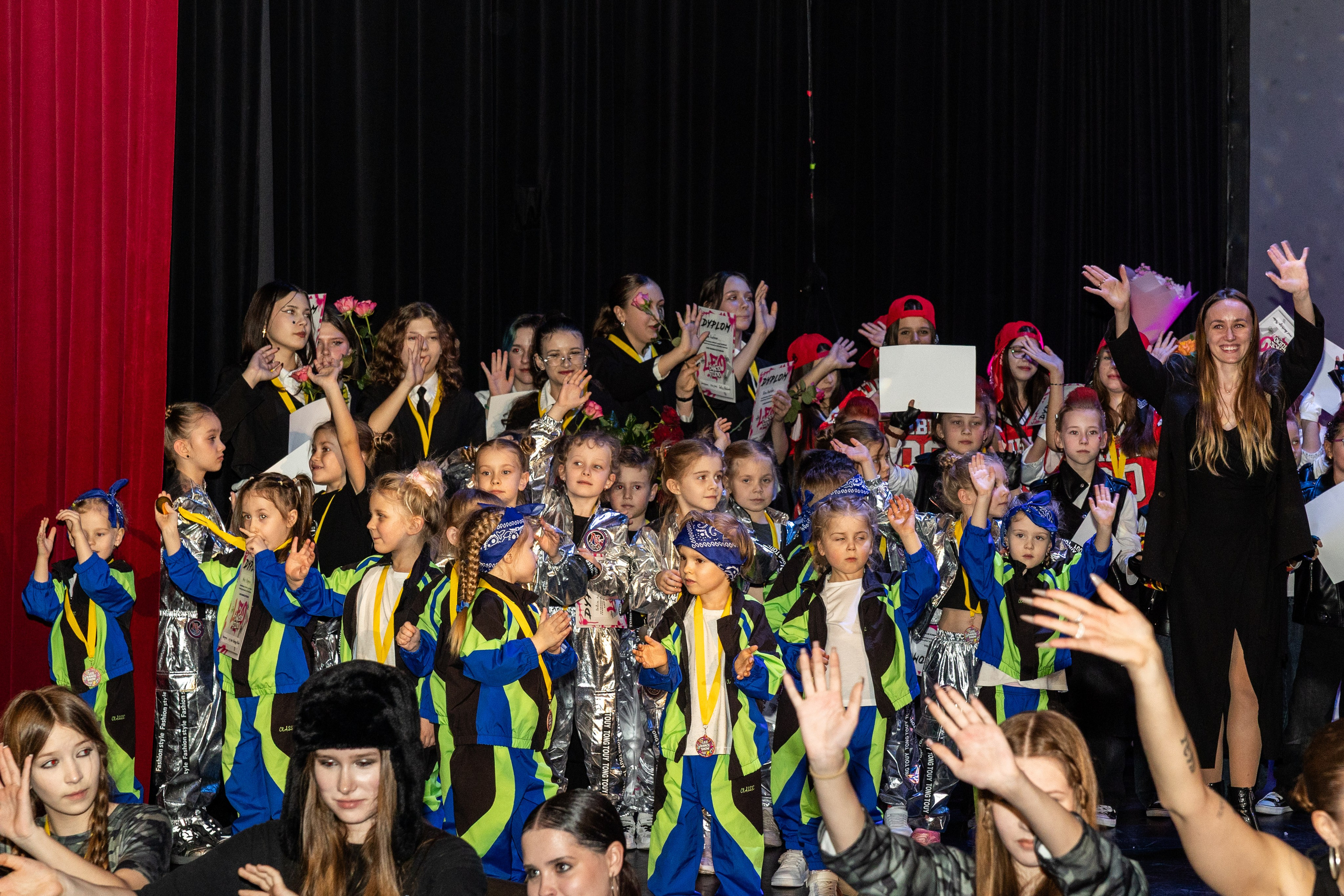 LEO DANCE SHOW WINTER 2025. Семейный и детский фотограф в Варшаве Мила Бобровская