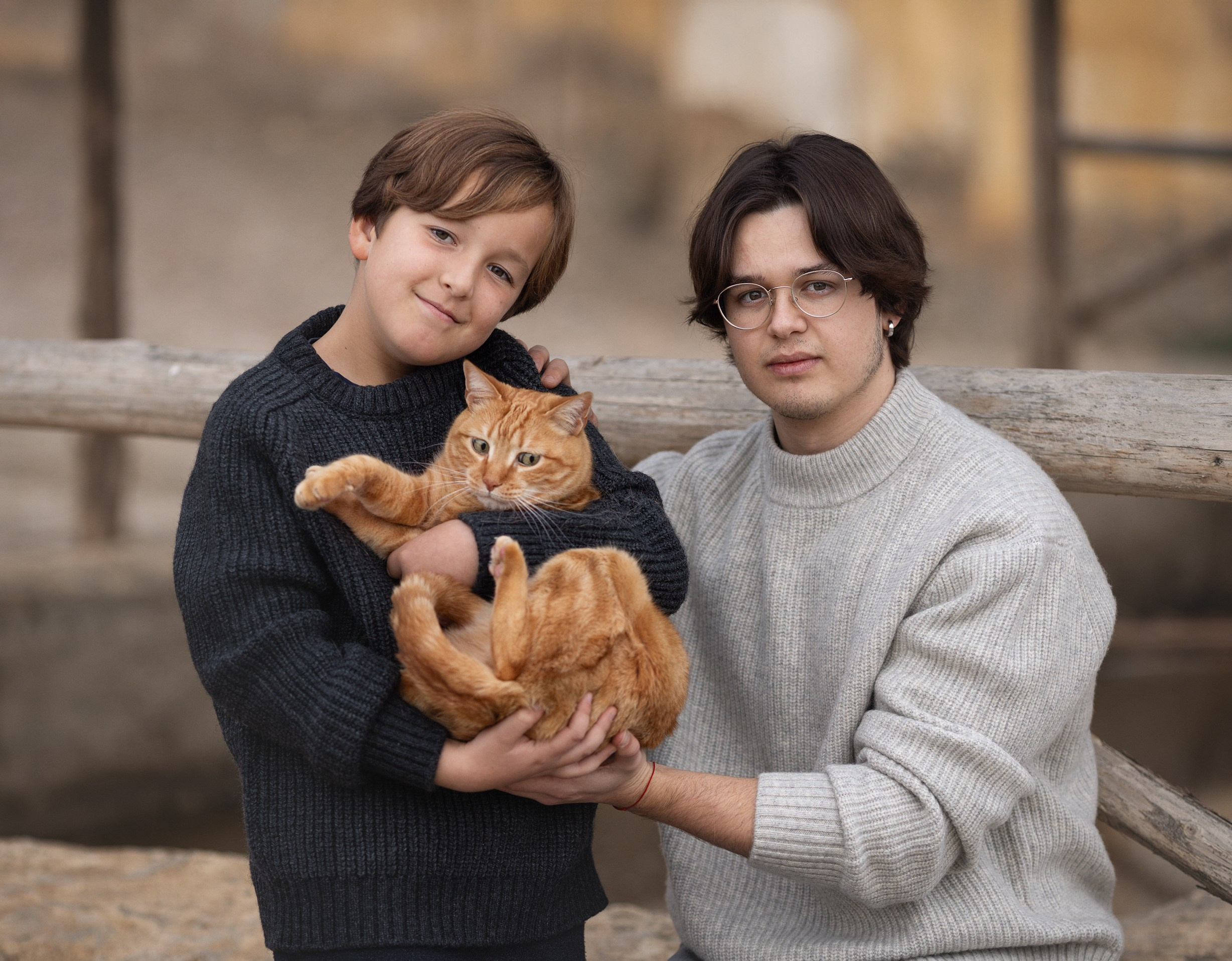 Fotosesion de mis hijos con su gato Boris. Fotógrafo Almeria. Swetlana Ushakova