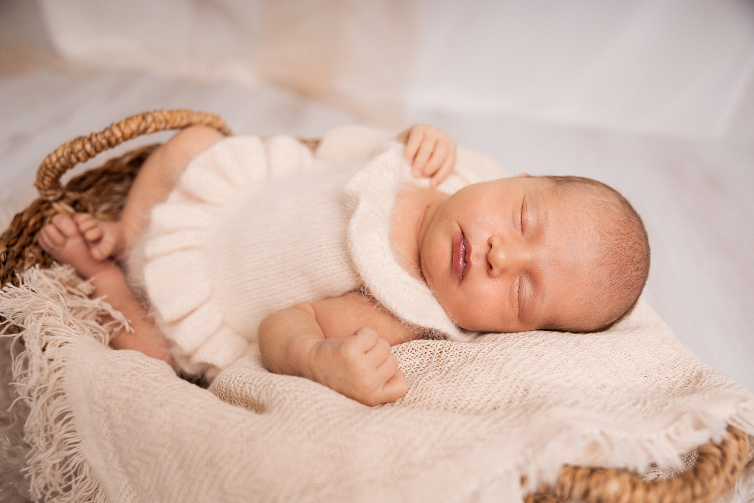 Detail novorozené holčičky při boho focení v profesionálním ateliéru Písek