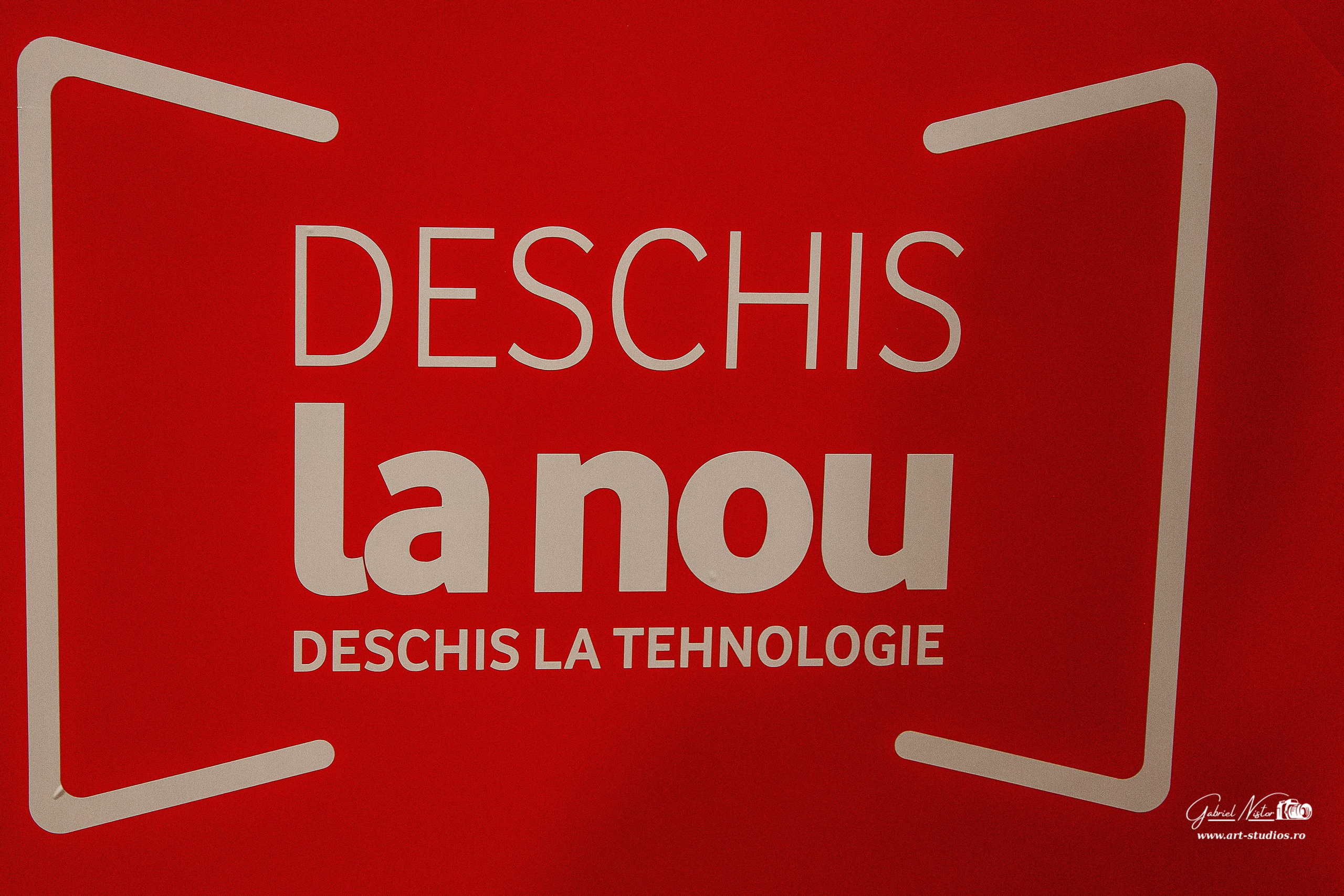 Vodafone - Deschis la Nou. Gabriel Nistor Art-Studios — Photographer / Videographer Iasi
