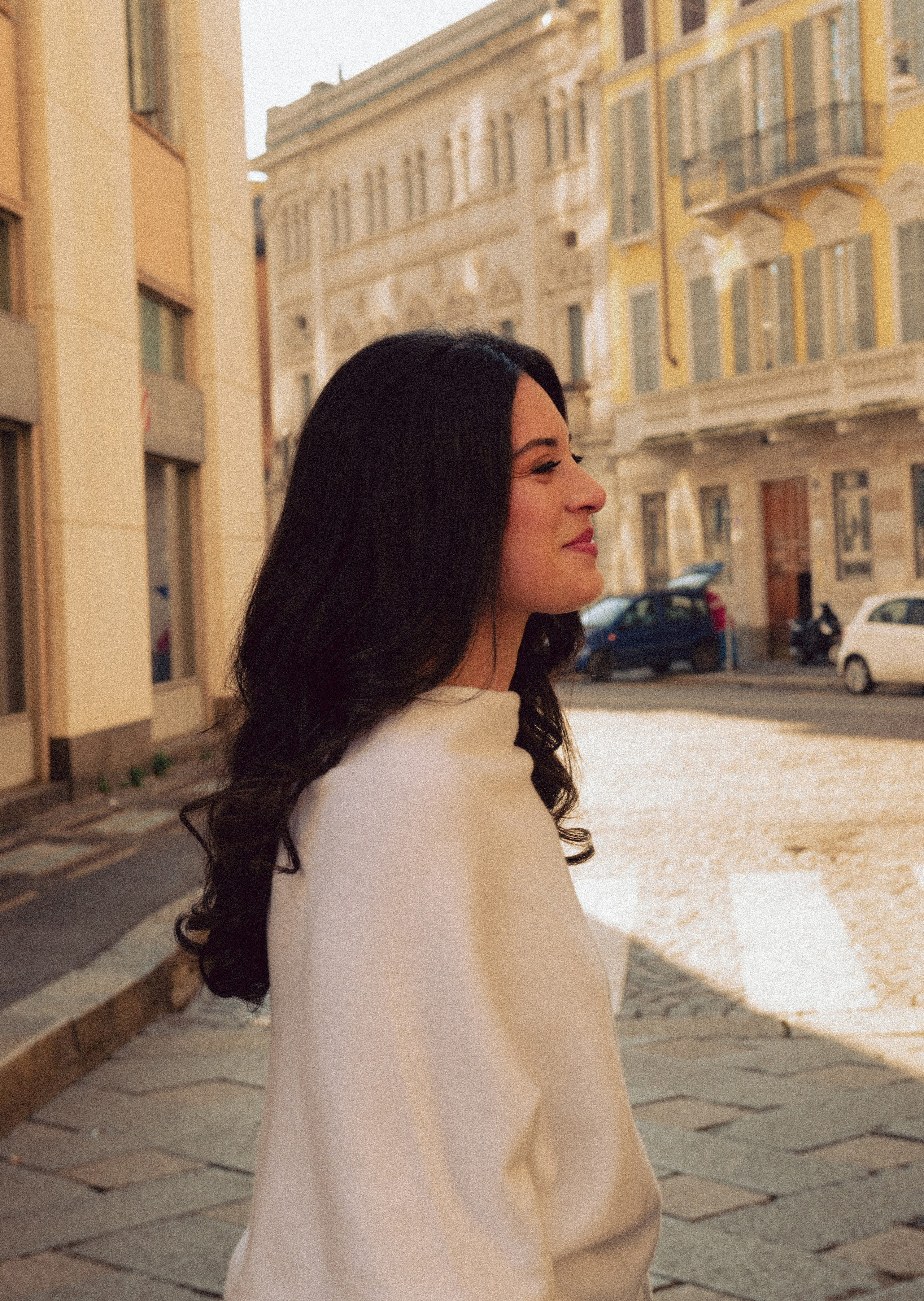 servizio fotografico coppia Milano, coppia innamorata Italia, fotografia naturale di coppia, coppia in movimento Milano, servizio fotografico spontaneo Milano, amore e viaggio Italia, servizio fotografico di coppia Milano, fotografia love story Milano, coppia romantica Italia, ritratto di coppia Milano, primo piano coppia innamorata, fotografia emozionale Milano,