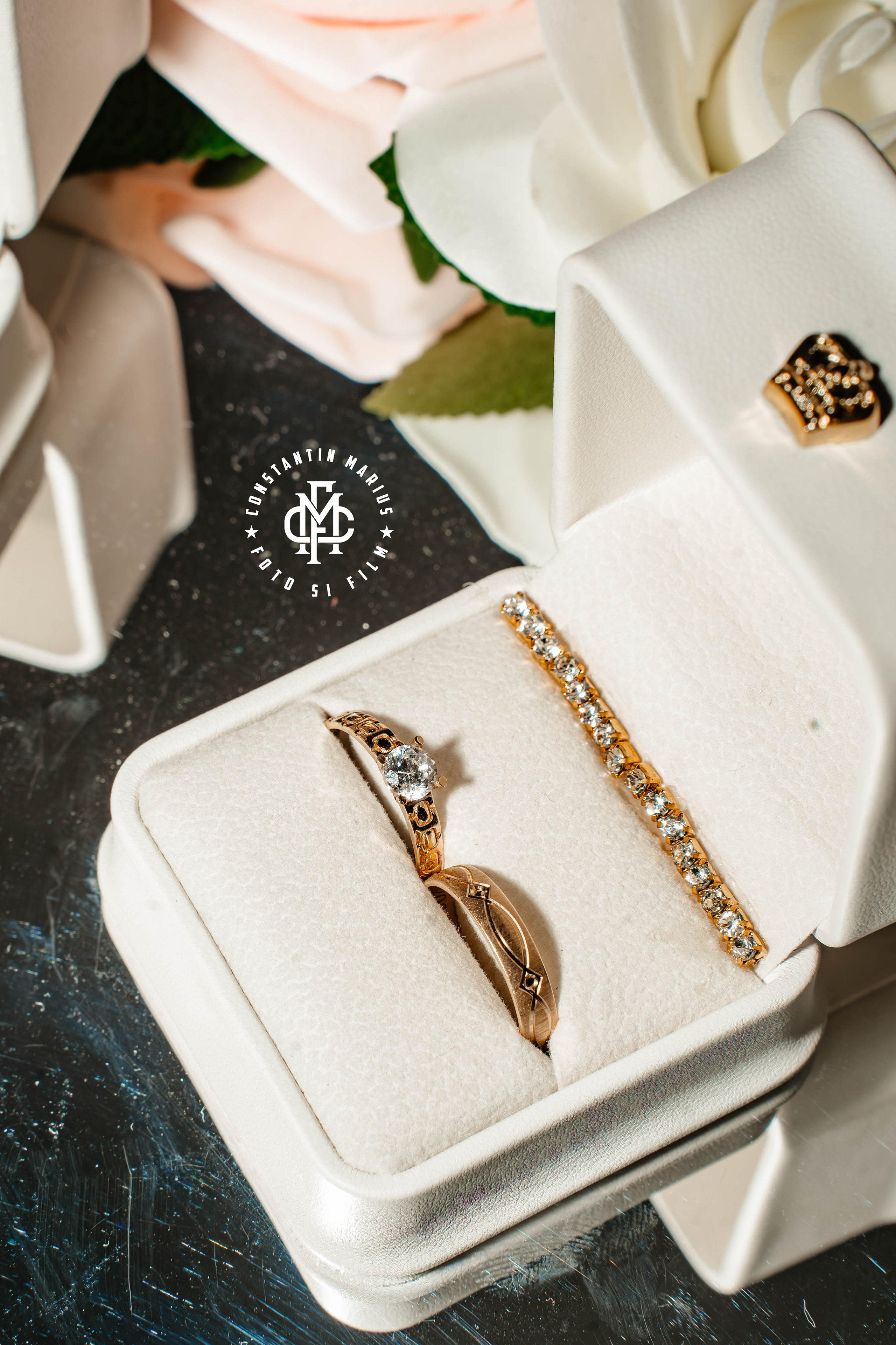 WEDDING PHOTOGRAPHY. DESPRE NOI