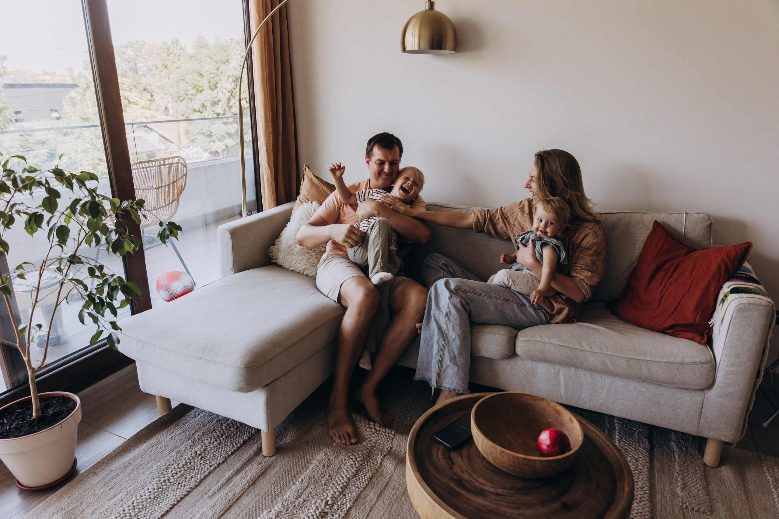 Lifestyle Family Photoshoot at Home — Cozy & Authentic Moments. Photographer in Santiago, Chile Anna Almazova