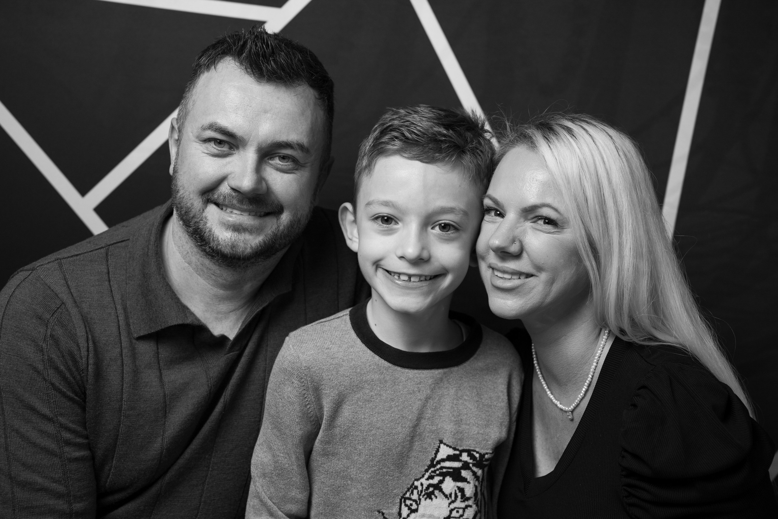 Portrete. STUDIO PORTRET — Portrete realizate cu lumină, timp și atenție. Un studio mobil dedicat fotografiei de portret