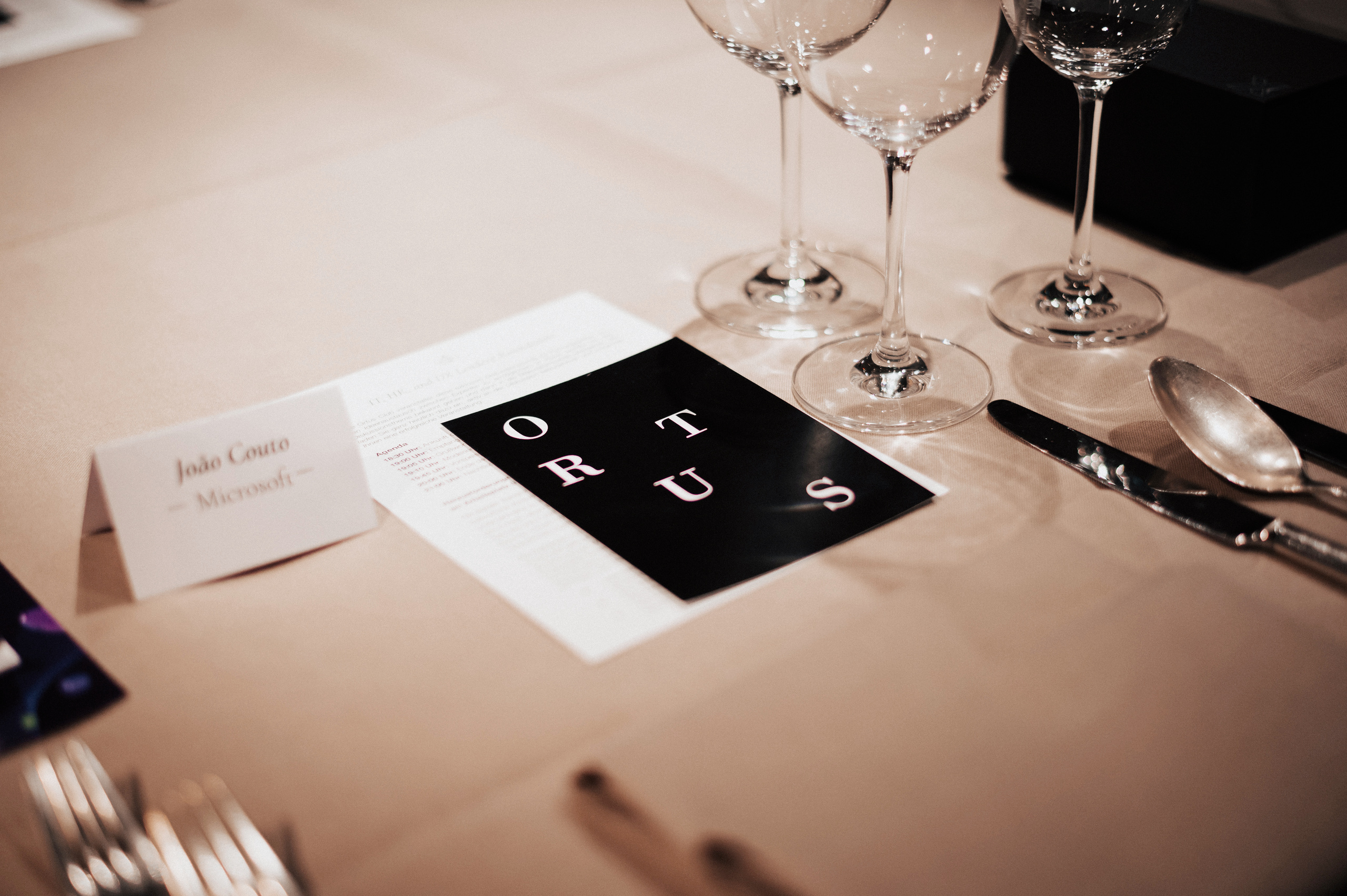 THE ORTUS CLUB. Ich bin Max, Designer, Art & Hochzeitsfotograf aus Germaringen