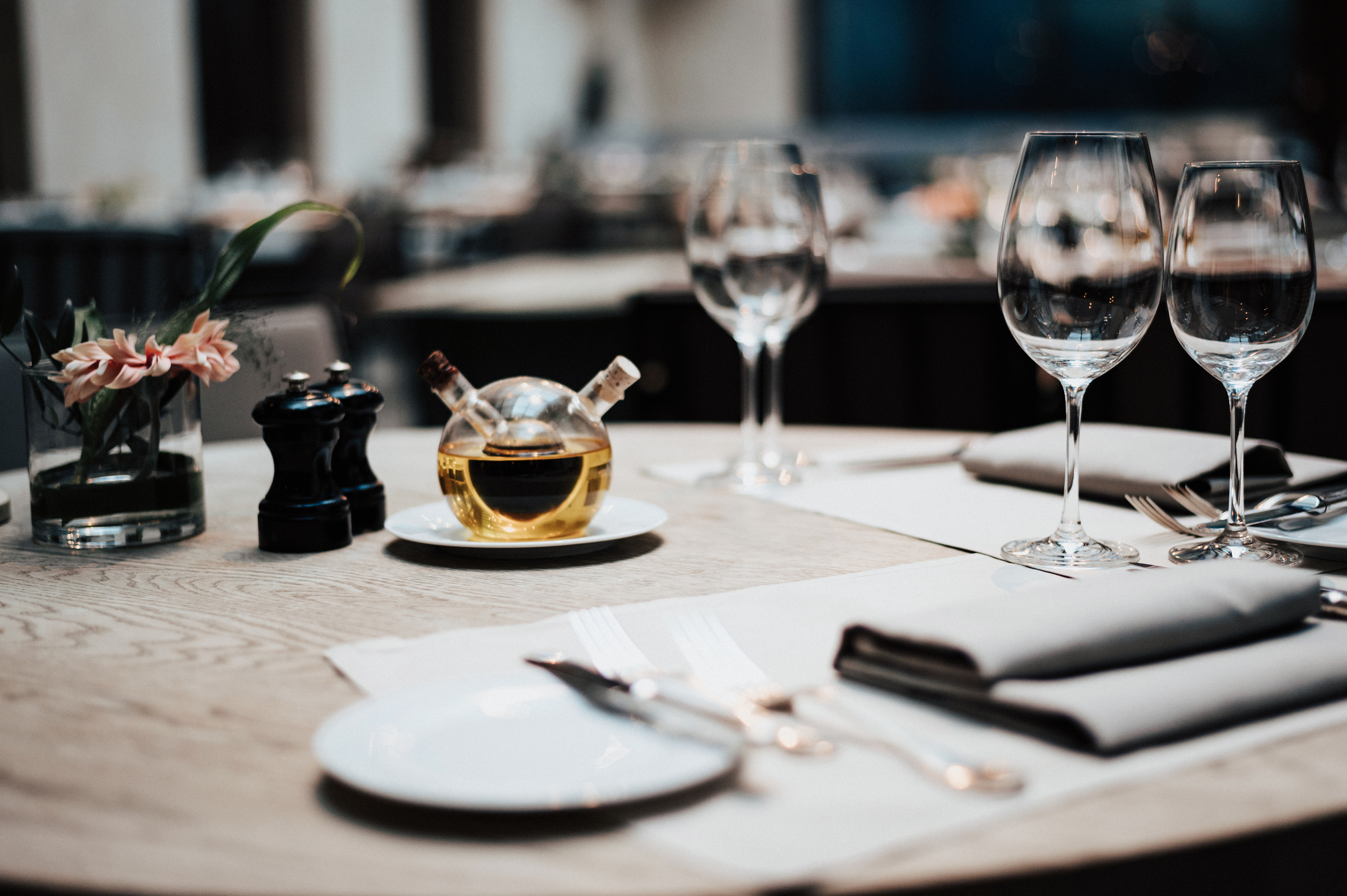 THE ORTUS CLUB. Ich bin Max, Designer, Art & Hochzeitsfotograf aus Germaringen