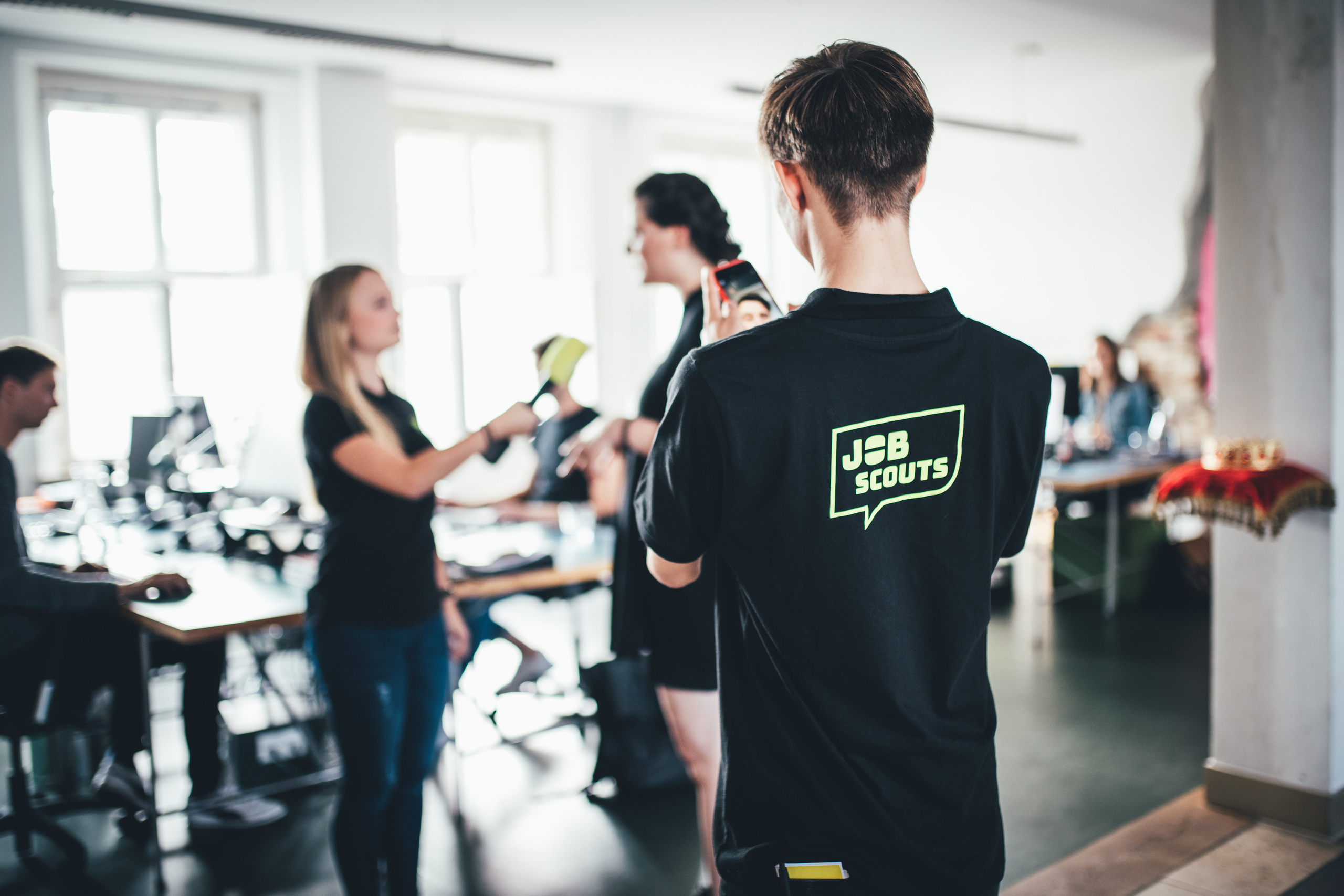 CONSENS & DREILANDMEDIEN. Ich bin Max, Designer, Art & Hochzeitsfotograf aus Germaringen