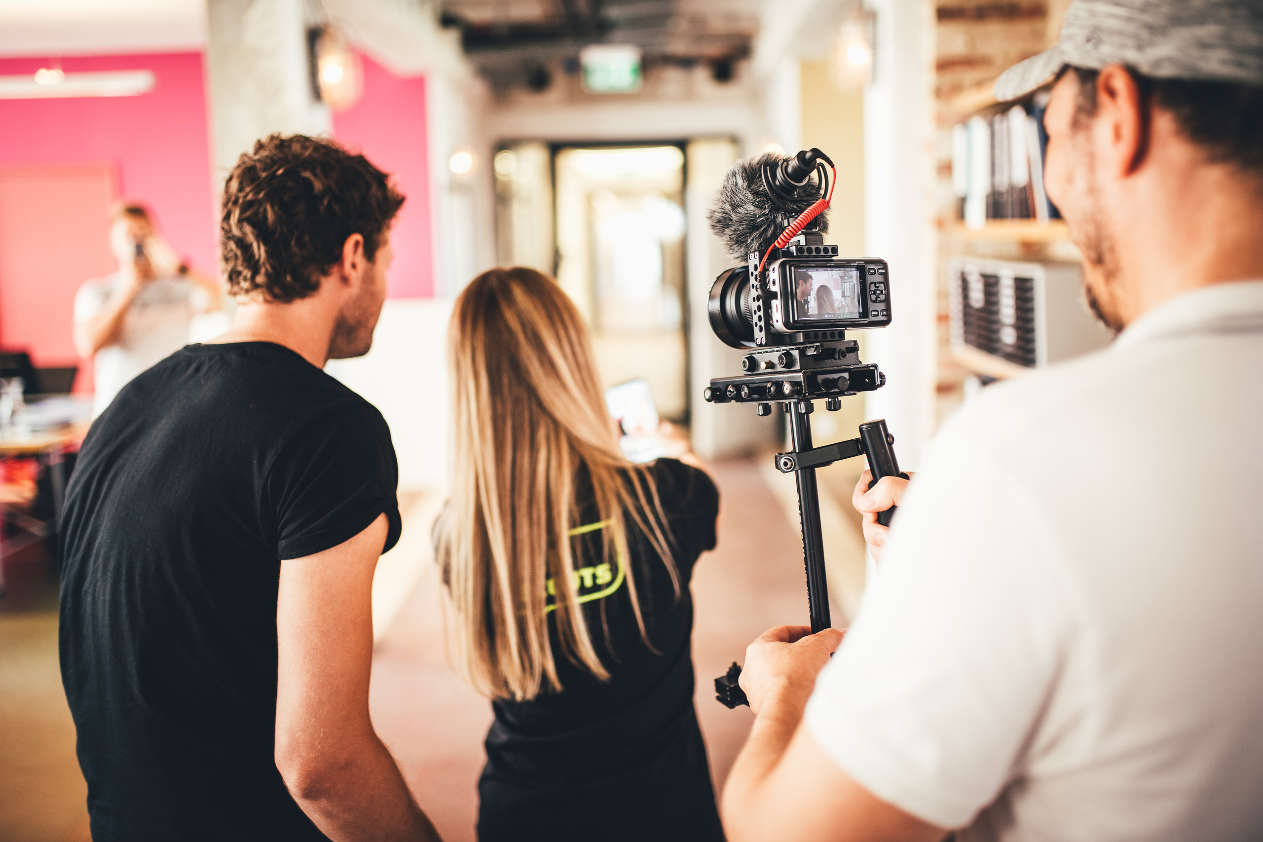 CONSENS & DREILANDMEDIEN. Ich bin Max, Designer, Art & Hochzeitsfotograf aus Germaringen