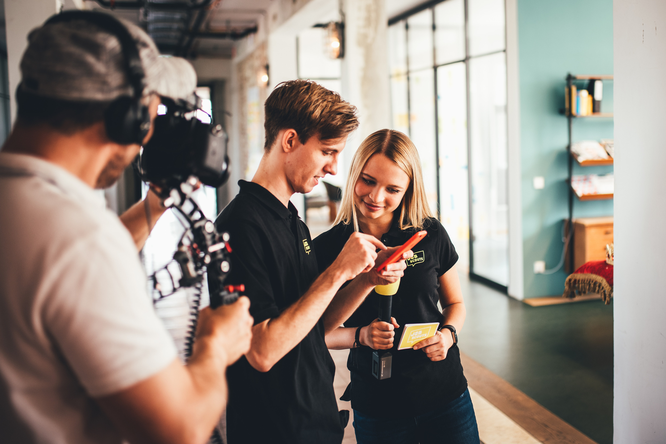 CONSENS & DREILANDMEDIEN. Ich bin Max, Designer, Art & Hochzeitsfotograf aus Germaringen