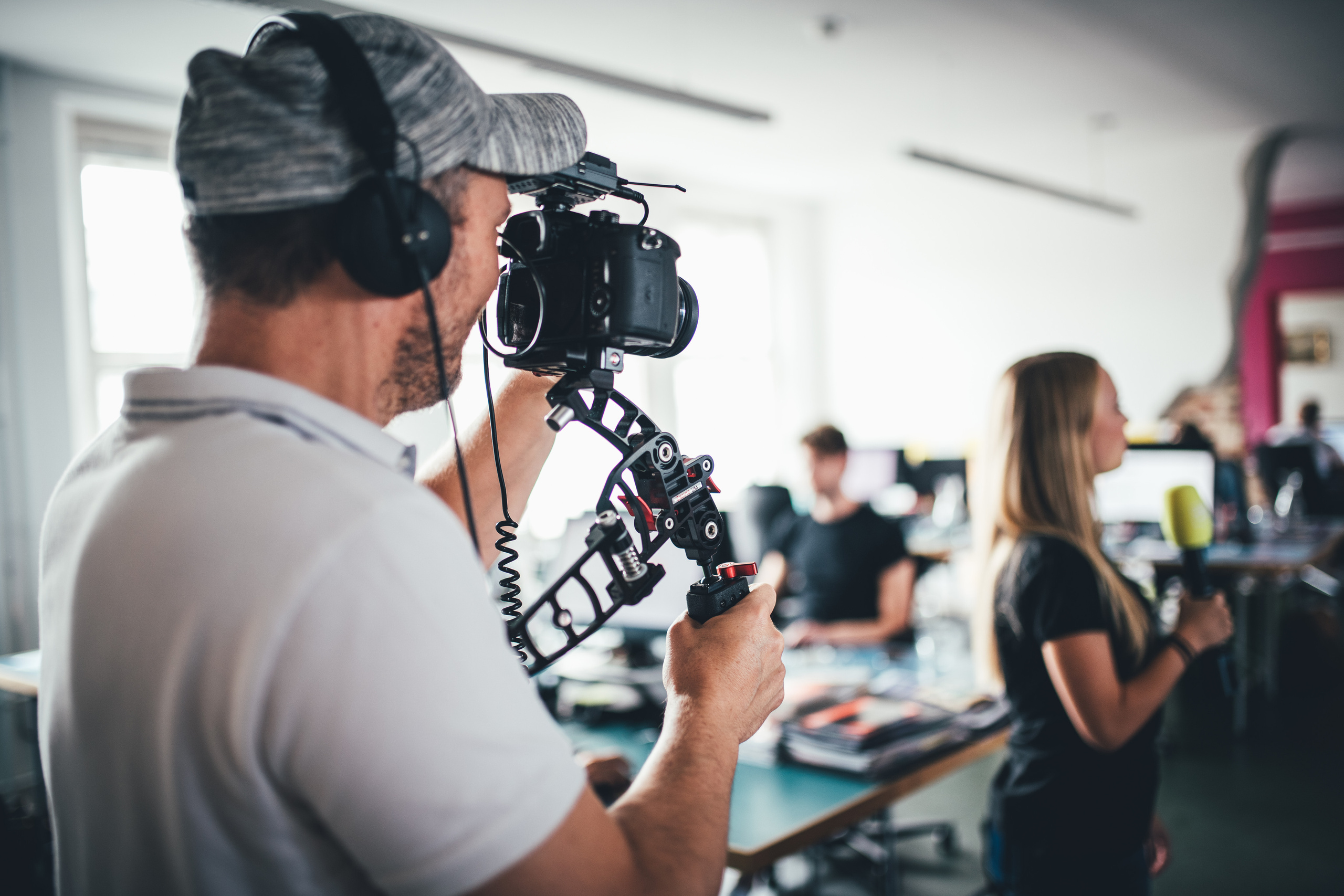 CONSENS & DREILANDMEDIEN. Ich bin Max, Designer, Art & Hochzeitsfotograf aus Germaringen