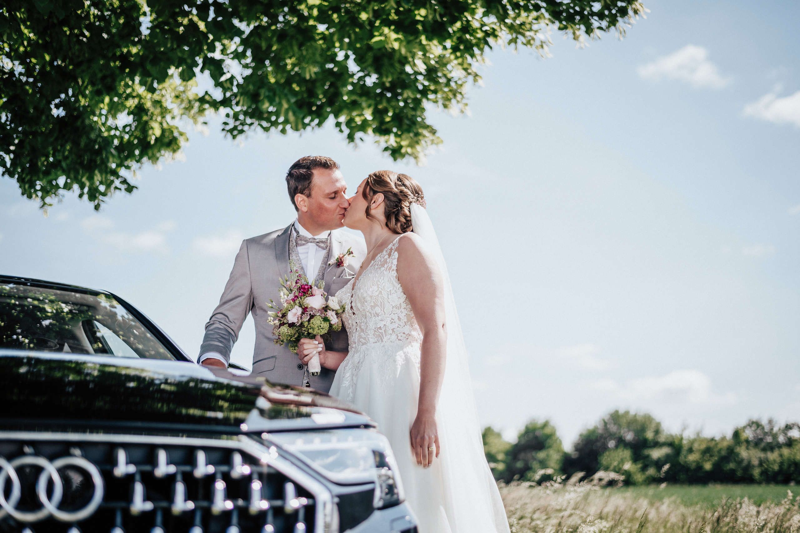 TERESA & JO. Ich bin Max, Designer, Art & Hochzeitsfotograf aus Germaringen