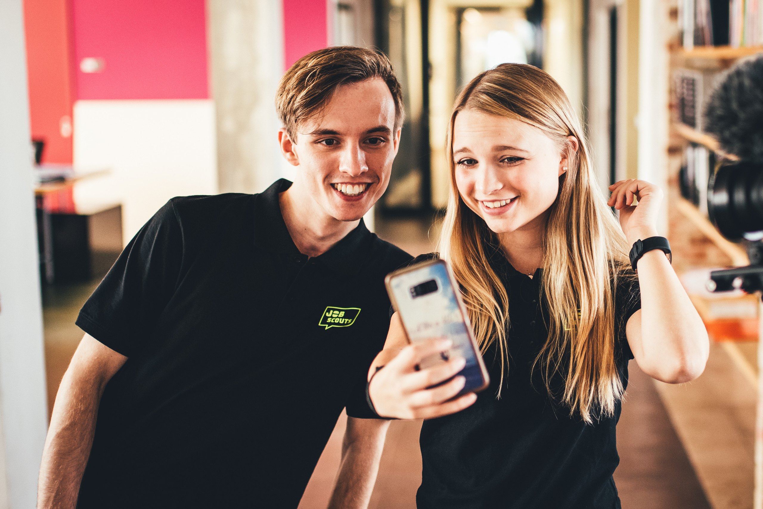 CONSENS & DREILANDMEDIEN. Ich bin Max, Designer, Art & Hochzeitsfotograf aus Germaringen