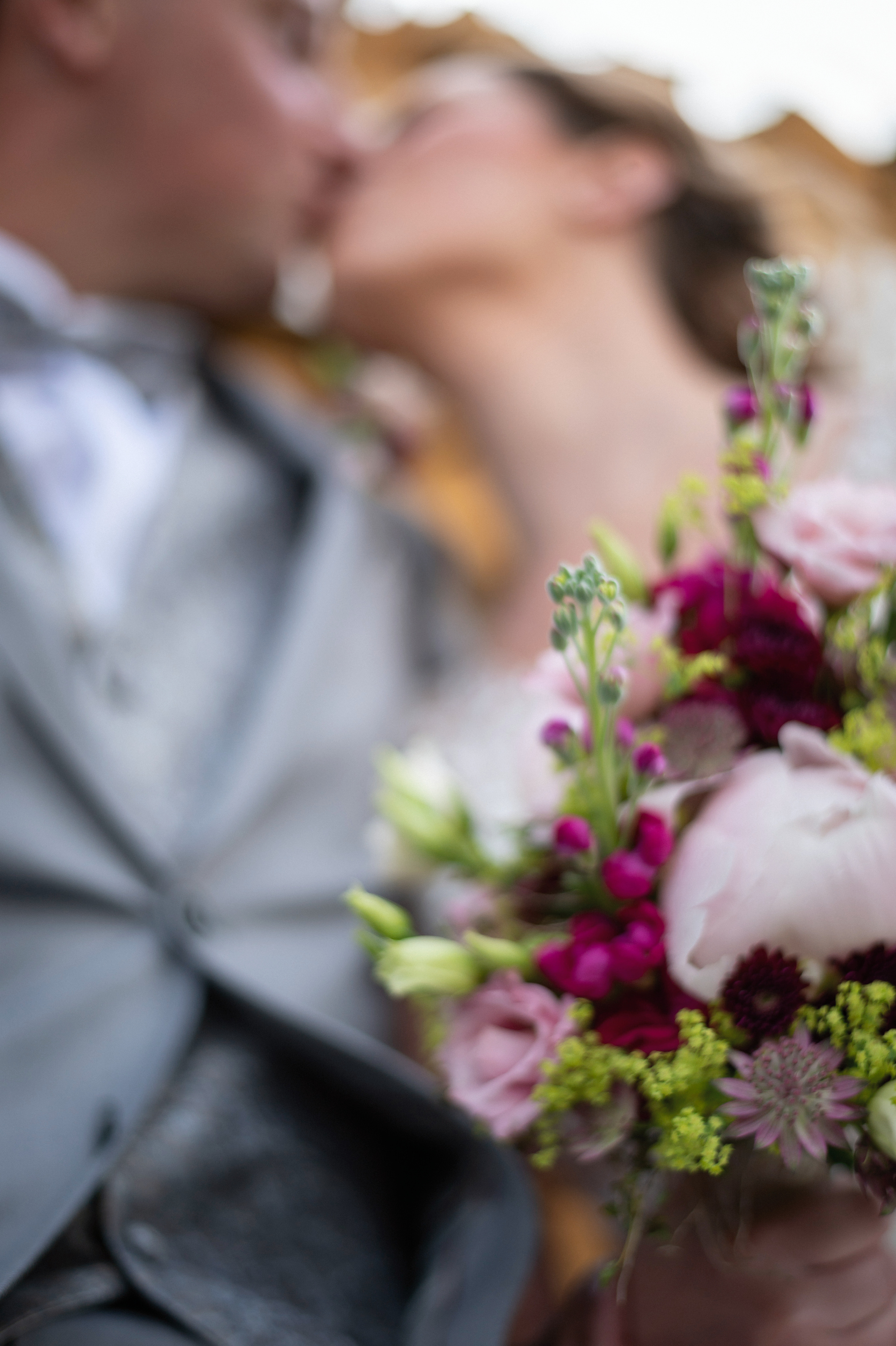 TERESA & JO. Ich bin Max, Designer, Art & Hochzeitsfotograf aus Germaringen