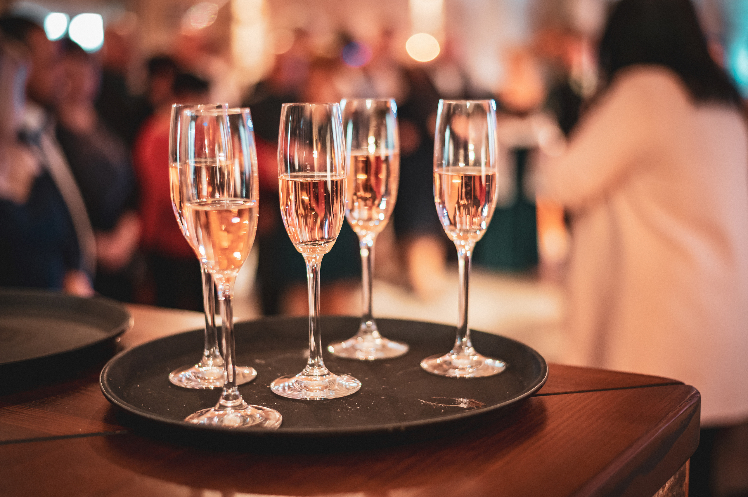 Hochzeitsreportage. Ich bin Max, Designer, Art & Hochzeitsfotograf aus Germaringen