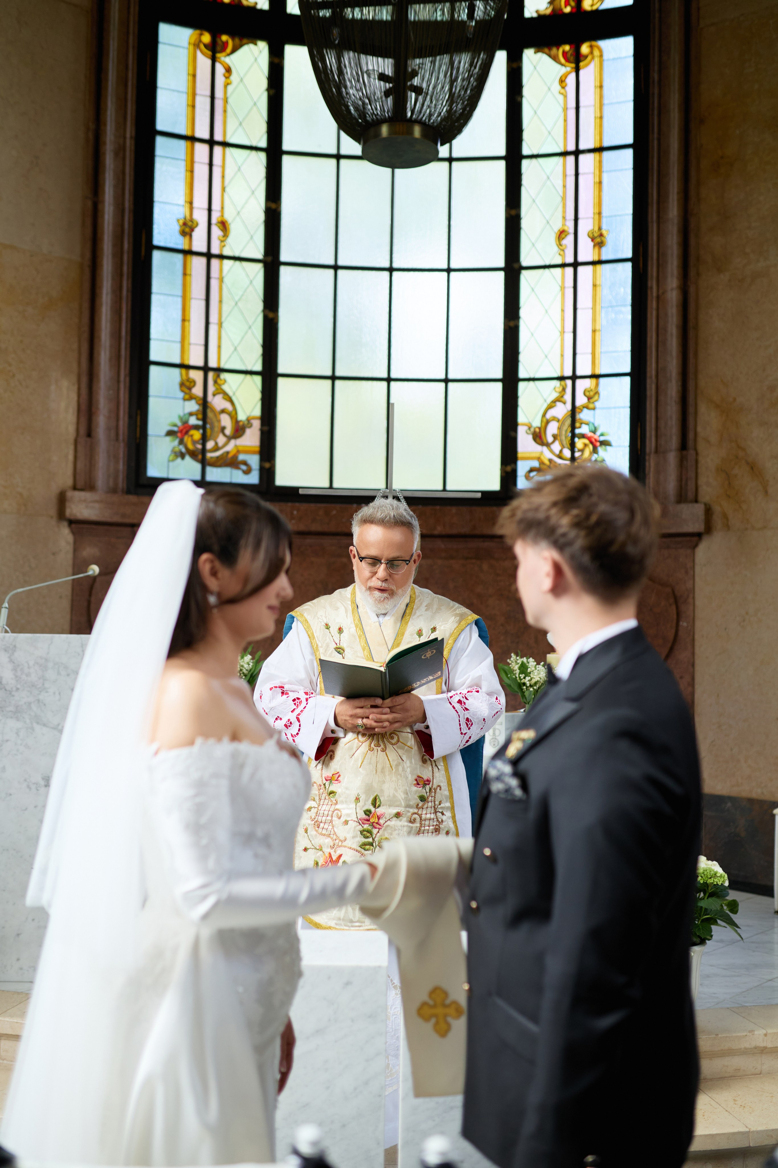 Wiktoria & Kacper. Pałac Goetz. Fotograf ślubny i rodzinny w Krakowie Yana Klymova