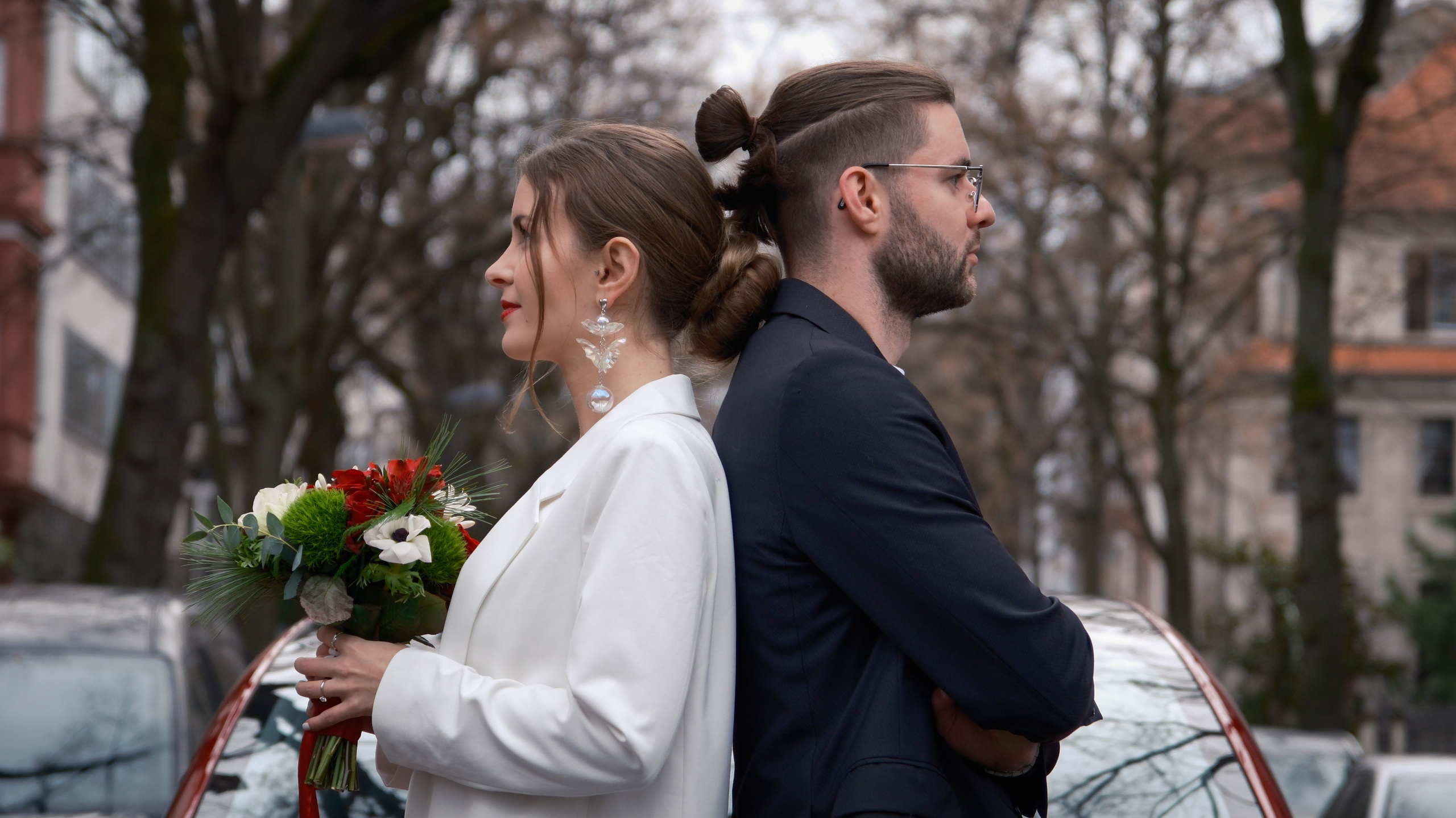 Red satin. Wedding photography — EMU Photos