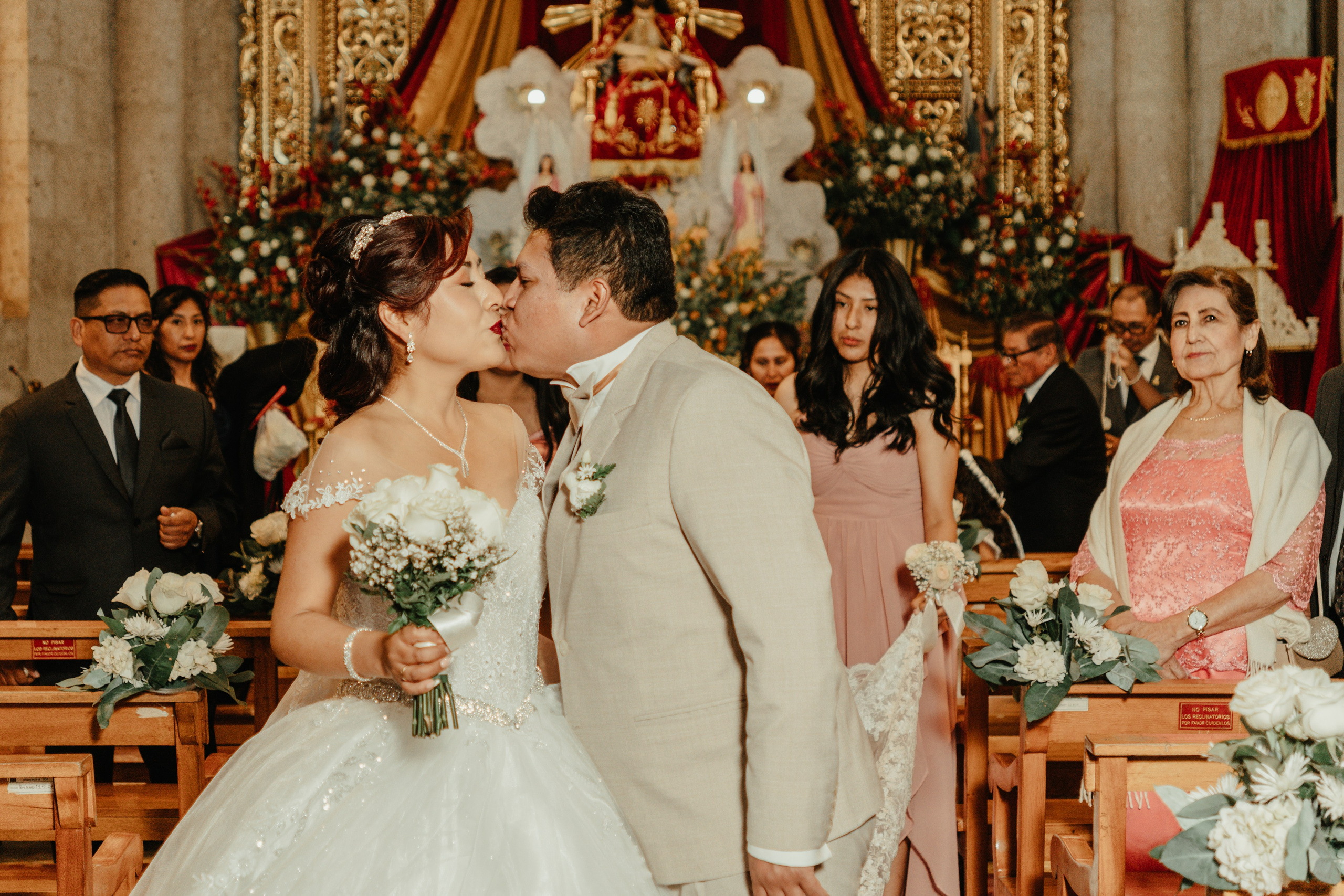 VANESSA + FRANKLIN BODA RELIGIOSA. Studio KVTA | Fotografía y Video de Bodas en Arequipa