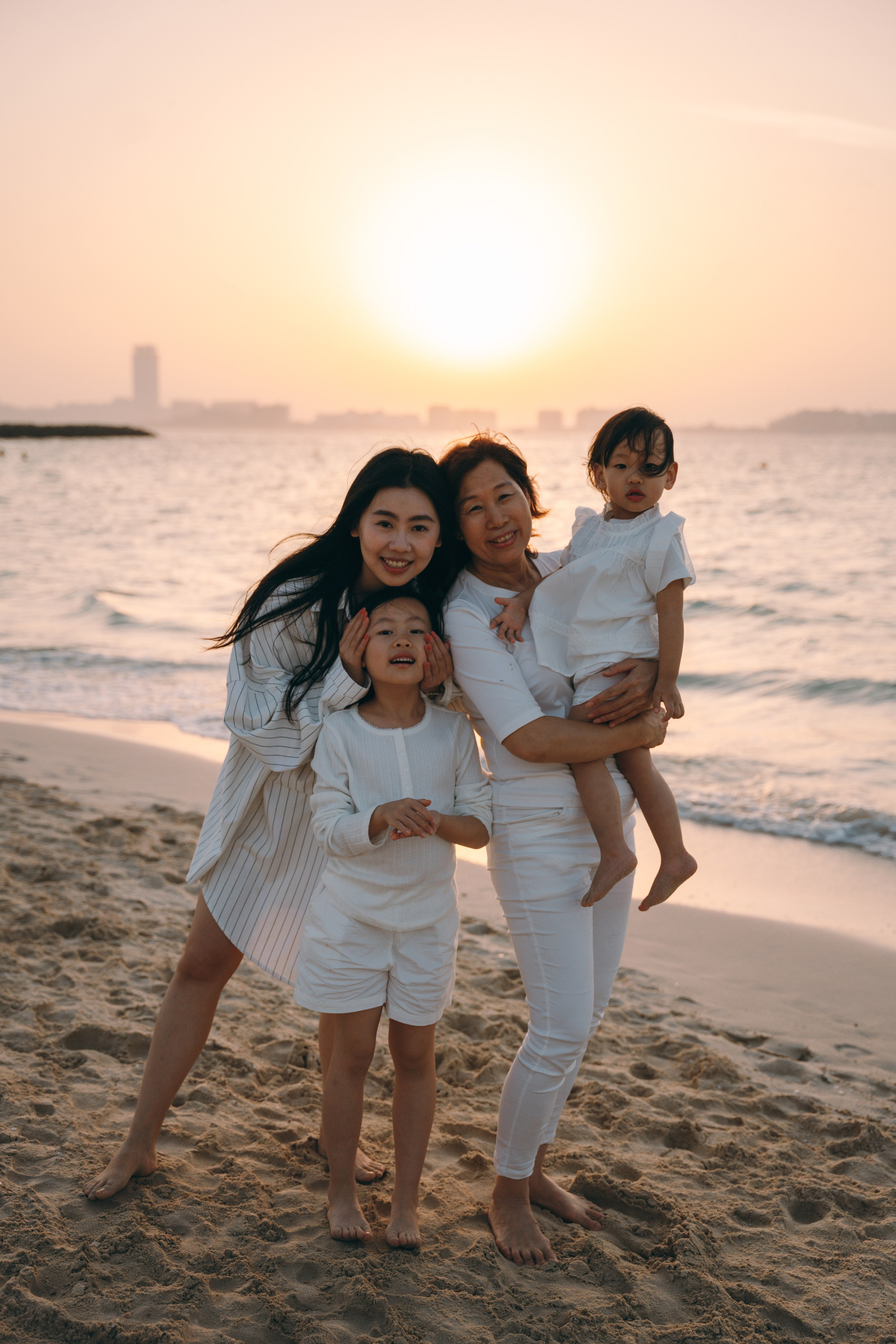 Wavy beach day. Angela Iakovleva — Family Photographer in Dubai