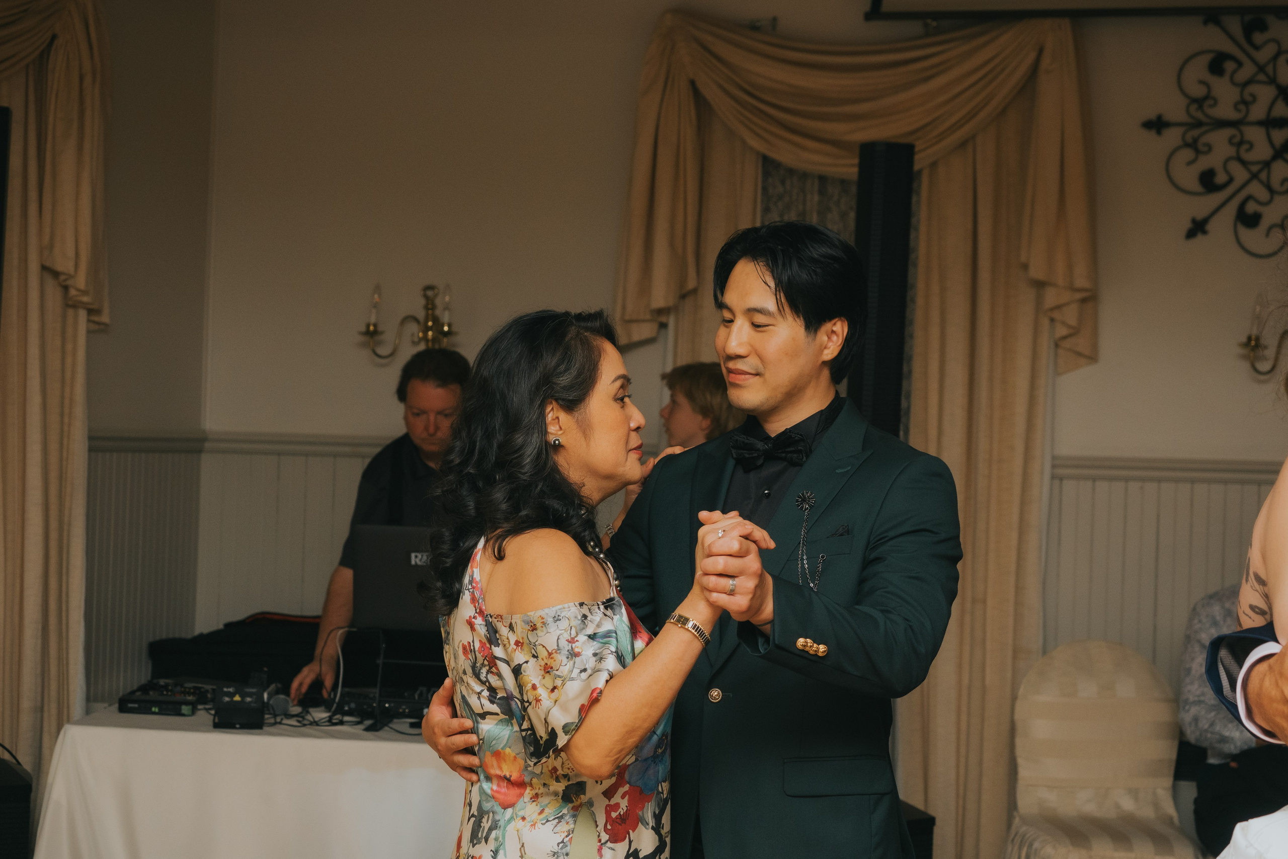 Wedding of Camille and Dinh. Wedding and Family Photography Montreal Muriel Oe Photo