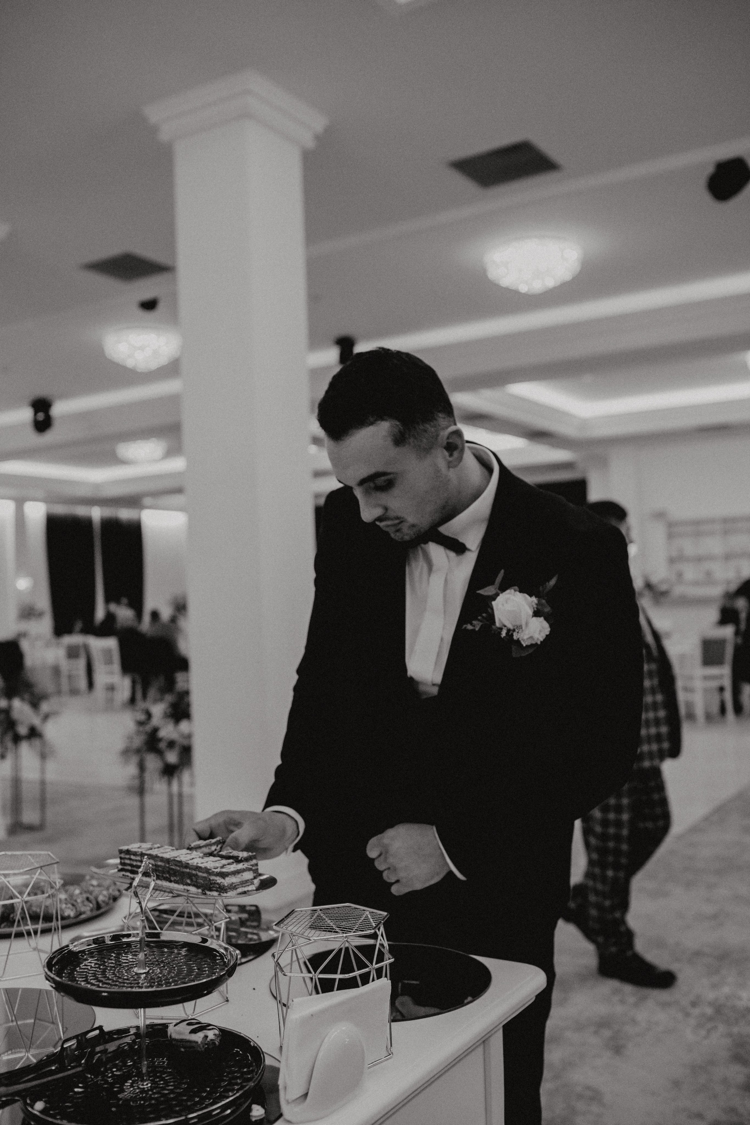 Adi & Angela. Wedding & couple photographer from Romania Rut Vetan