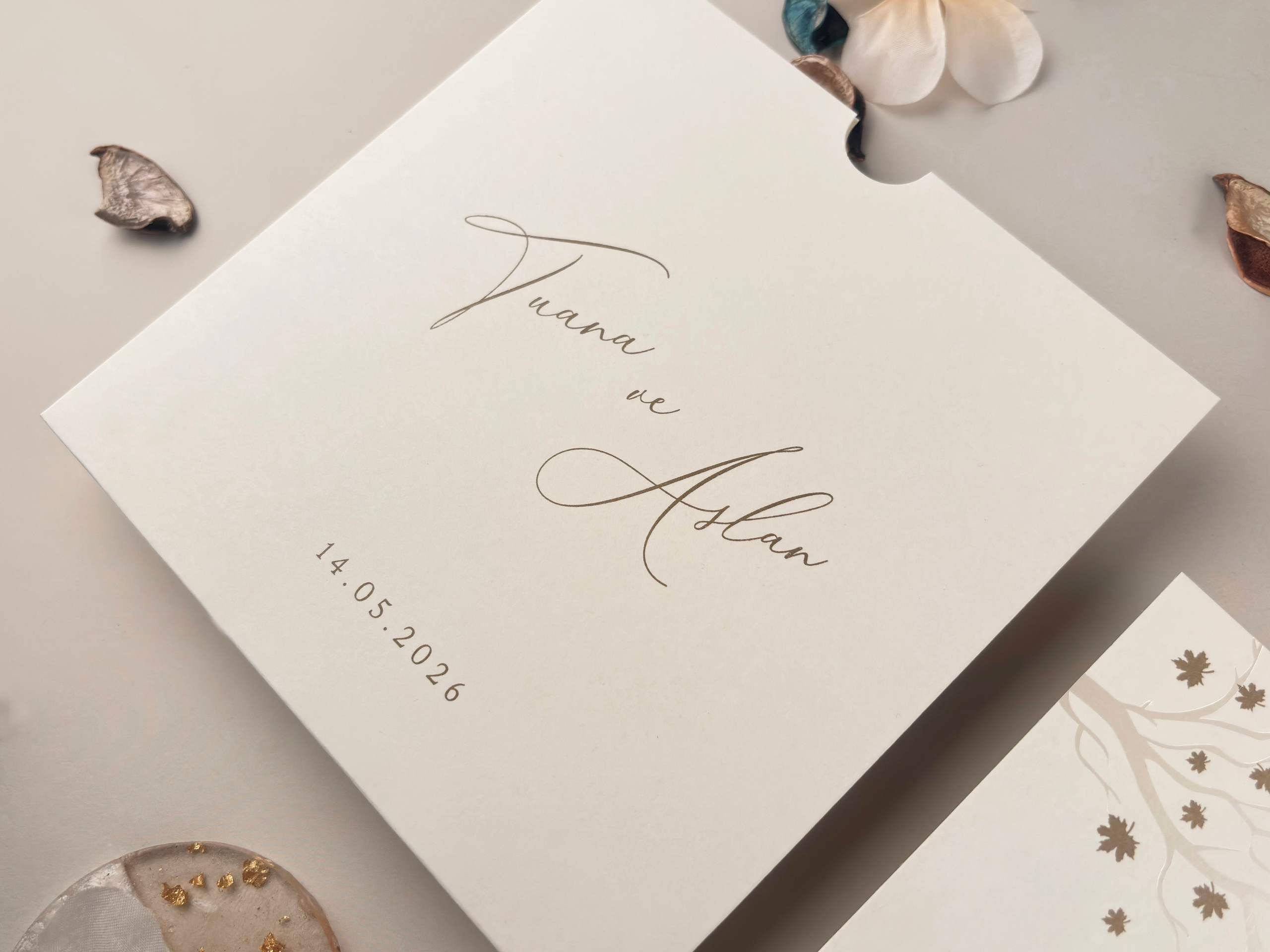 Invitații Elegante și Refined: Catalogul Ellite | Nunta, Petreceri, Evenimente Corporate.- invitații nuntă  - modele invitații nuntă  - invitații nuntă 2025  - invitații de nuntă elegante  - invitații de nuntă personalizate  - invitații nuntă online  - invitații nuntă handmade  - catalog invitații nuntă  - invitații originale nuntă  - invitații de nuntă moderne  - invitații nuntă vintage  - invitații nuntă rustice  - invitații nuntă clasice  - design invitații nuntă  - invitații de nuntă cu tematică.- invitații nuntă florale  - invitații nuntă boho  - invitații nuntă aurii  - invitații nuntă minimaliste  - invitații nuntă cu sigiliu  - invitații nuntă cu acuarelă  - invitații nuntă cu fotografie  - invitații nuntă cu inițiale  - invitații nuntă elegante alb-negru  - invitații nuntă cu hârtie texturată  - invitații nuntă cu decupaj laser  - invitații nuntă cu flori uscate. - print invitații nuntă  - invitații nuntă personalizate cu numele mirilor  - invitații nuntă cu plic inclus  - invitații nuntă cu cartolină dublă  - invitații nuntă calitate premium  - invitații nuntă ieftine  - invitații nuntă rapide.- invitații nuntă România  - invitații nuntă București / Botoșani . Iași suceava- invitații nuntă cu livrare în țară  - invitații nuntă online România.- „Invitație de nuntă elegantă cu design floral și plic crem”  - „Model de invitație de nuntă vintage cu sigiliu de ceară”  - „Set complet invitații de nuntă personalizate cu inițialele mirilor”  - „Invitație de nuntă modernă cu design minimalist și text negru pe fundal alb”  - „Invitație de nuntă rustică pe hârtie kraft cu șnur de iută”  - „Invitație de nuntă cu decupaj laser și detalii aurii” - „Invitație de nuntă în stil boho cu imprimeu floral colorat”  - „Invitație romantică de nuntă cu flori uscate și panglică din satin”  - „Invitație de nuntă clasică cu monogramă și font caligrafic”  - „Invitație de nuntă în stil glamour cu folie aurie și text embosat”- „Model de invitație de nuntă 2025 cu design elegant și font modern”  - „Cele mai noi invitații de nuntă 2025 – stil floral, sofisticat”