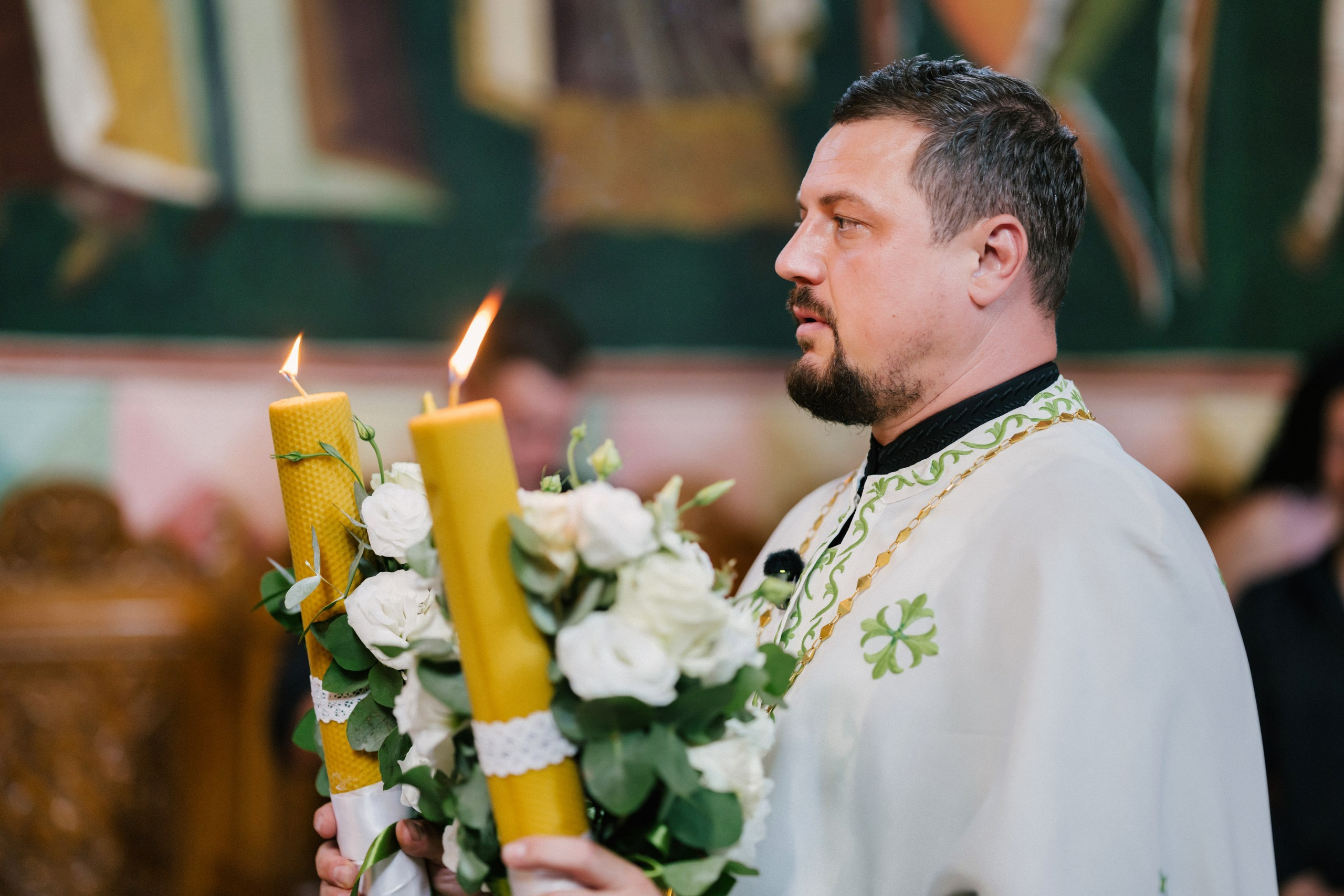 - mireasă Lavinia pregătire casa părintească Hârlău- mire Mihai pregătire Flămânzi cavalerii de onoare- fotograf nuntă Casa Jorovlea- ședință foto miri Mihai și Lavinia- nuntă elegantă Casa Jorovlea- fotografie de nuntă naturală România- domnișoare de onoare pregătire mireasă- emoții nuntă biserică- dansul mirilor Casa Jorovlea* fotograf profesionist nuntă Botoșani Iași* fotografie documentară de nuntă- familie și prieteni la nuntă- nași Mihai și Nicoleta nuntă- portret mireasă în lumină naturală- petrecere nuntă Casa Jorovlea- Nuntă Mihai și Lavinia – momente emoționante din ziua nunții, pregătirile mirilor în Hârlău și Flămânzi, ceremonia religioasă și ședința foto realizată de  AlinoFotoStudio -  Mireasa Lavinia în timpul pregătirilor la Hârlău-  Mihai pregătit de cavalerii de onoare în Flămânzi - Ceremonia religioasă a mirilor Mihai și Lavinia-Ședință foto romantică de nuntă Mihai și Lavinia - Dansul mirilor la petrecerea de nuntă -  fotograf nuntă Iași-  fotograf nuntă Botoșani- wedding photography Romania- AlinoFotoStudio - AlinoFotoStudio - Alin Chirilă fotograf - fotograf Botoșani - fotograf Iași - fotograf Hârlău - fotograf Bacău - fotograf Suceava - fotograf București - fotograf Neamț - servicii foto video - fotograf evenimente - fotograf nuntă - fotograf botez - wedding photographer Romania - ședință foto nuntă - fotografie de eveniment - wedding photography - fotografie profesională - fotograf profesionist România- povestitor prin fotografie, servicii foto - video -profesionale