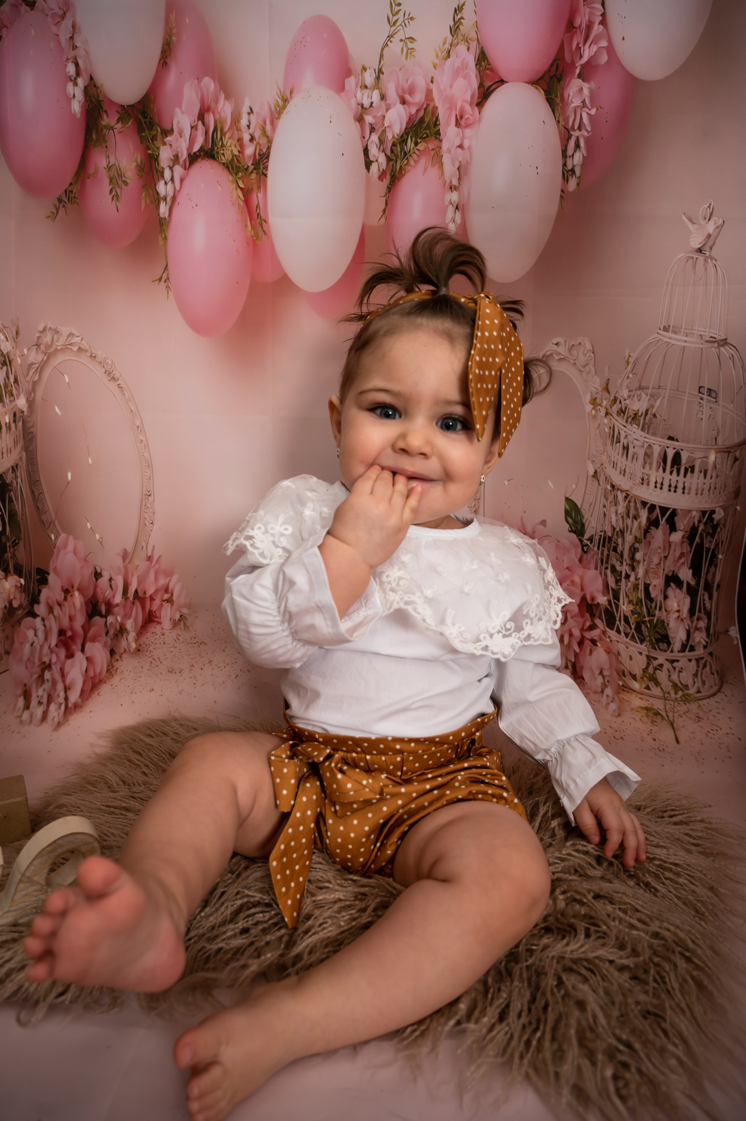 Smash the cake. Lucia Adam Family Photography
