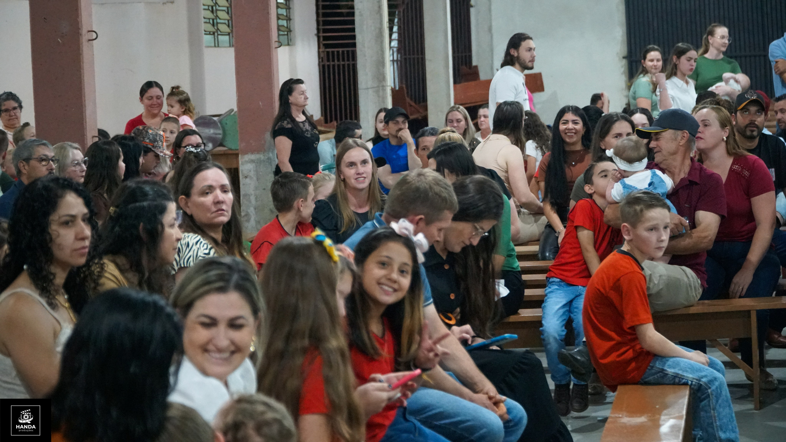 Noite autógrafos colégio Aurélio Buarque de Holanda. Handa Produções