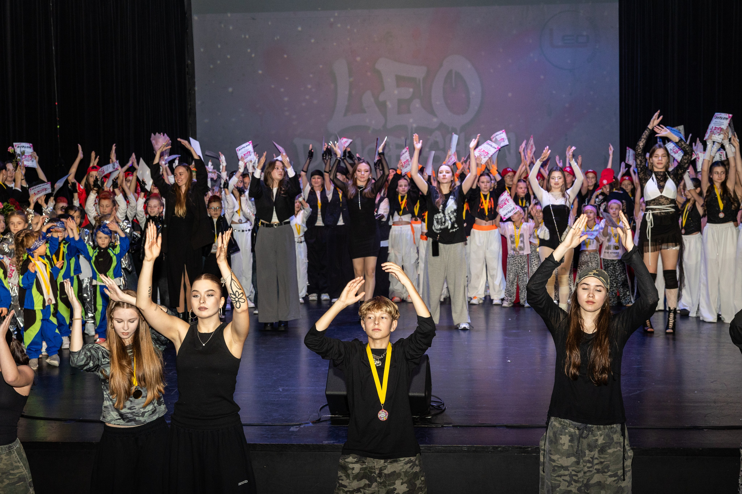 LEO DANCE SHOW WINTER 2025. Семейный и детский фотограф в Варшаве Мила Бобровская