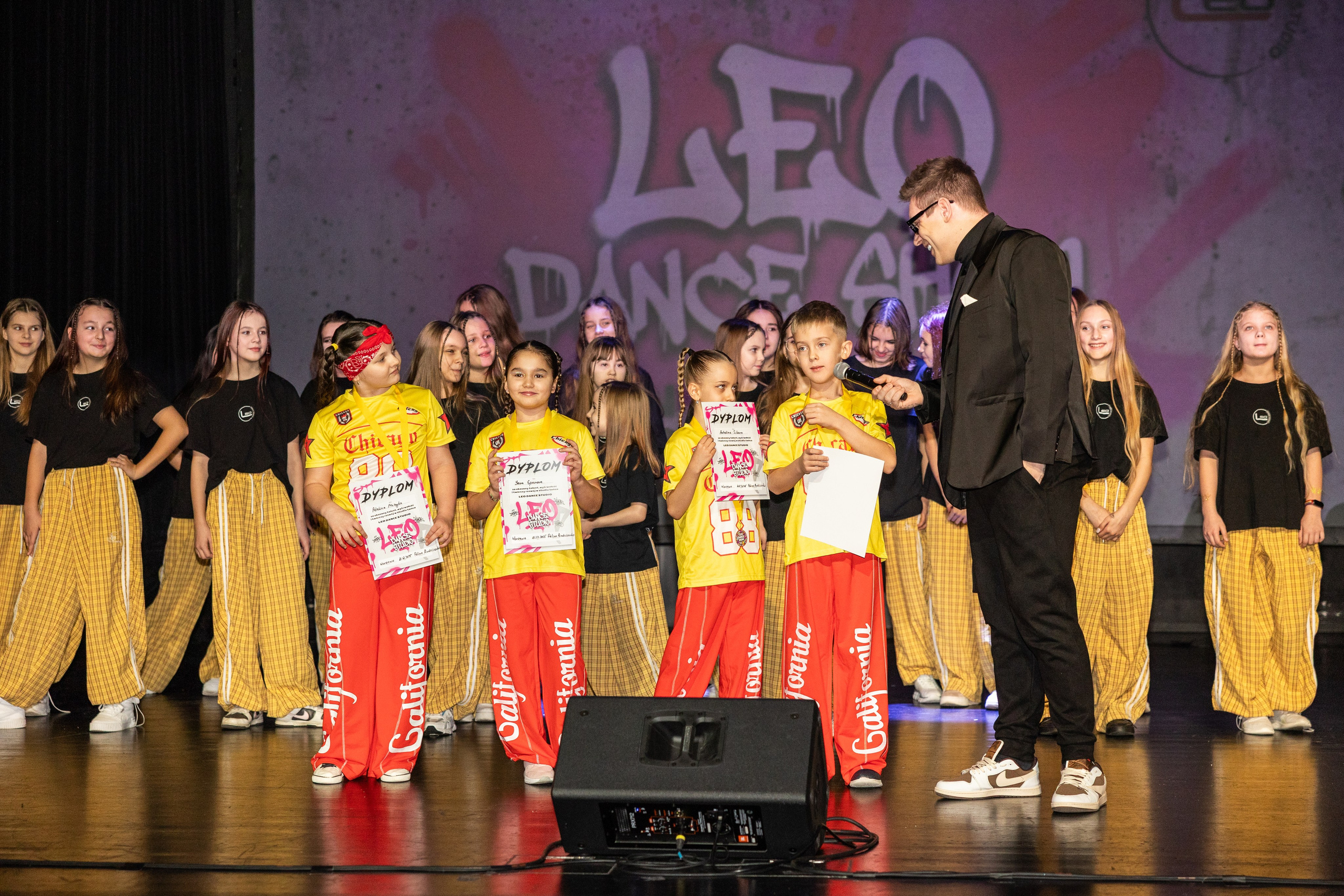 LEO DANCE SHOW WINTER 2025. Семейный и детский фотограф в Варшаве Мила Бобровская