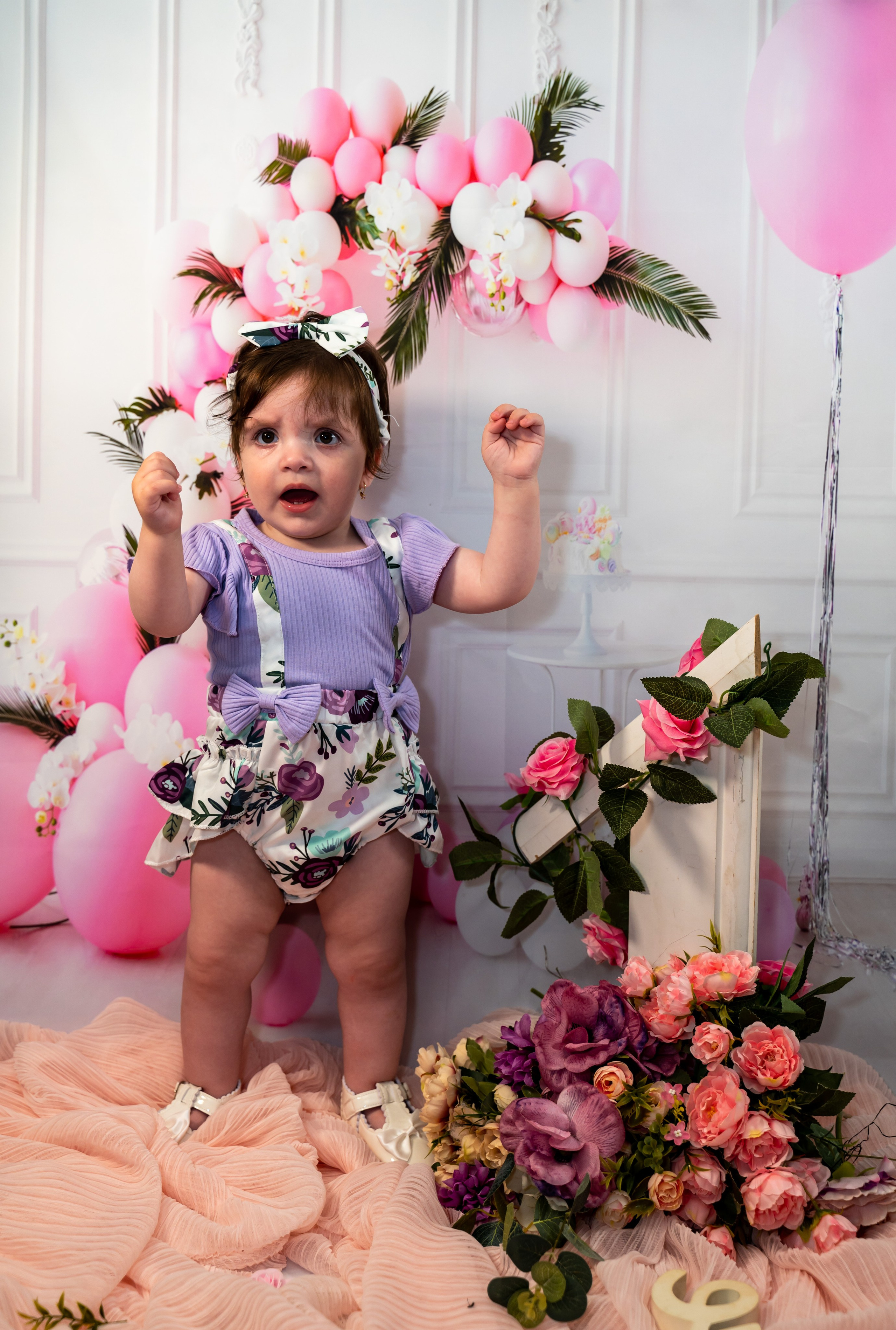 Smash the cake. Lucia Adam Family Photography