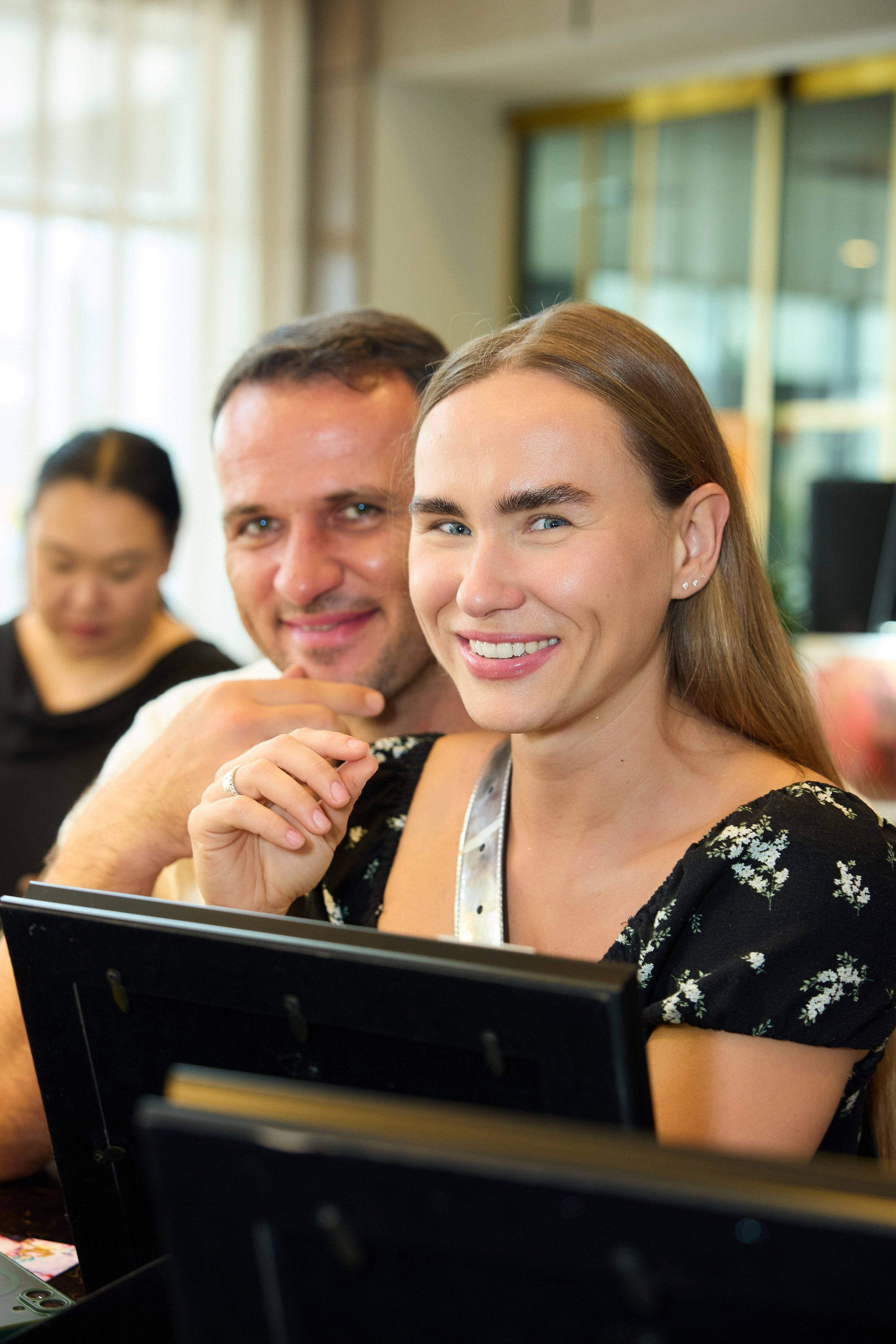 Авторская благотворительная художественная выставка Дианы Бортник. Фотограф Юлия Маковеева