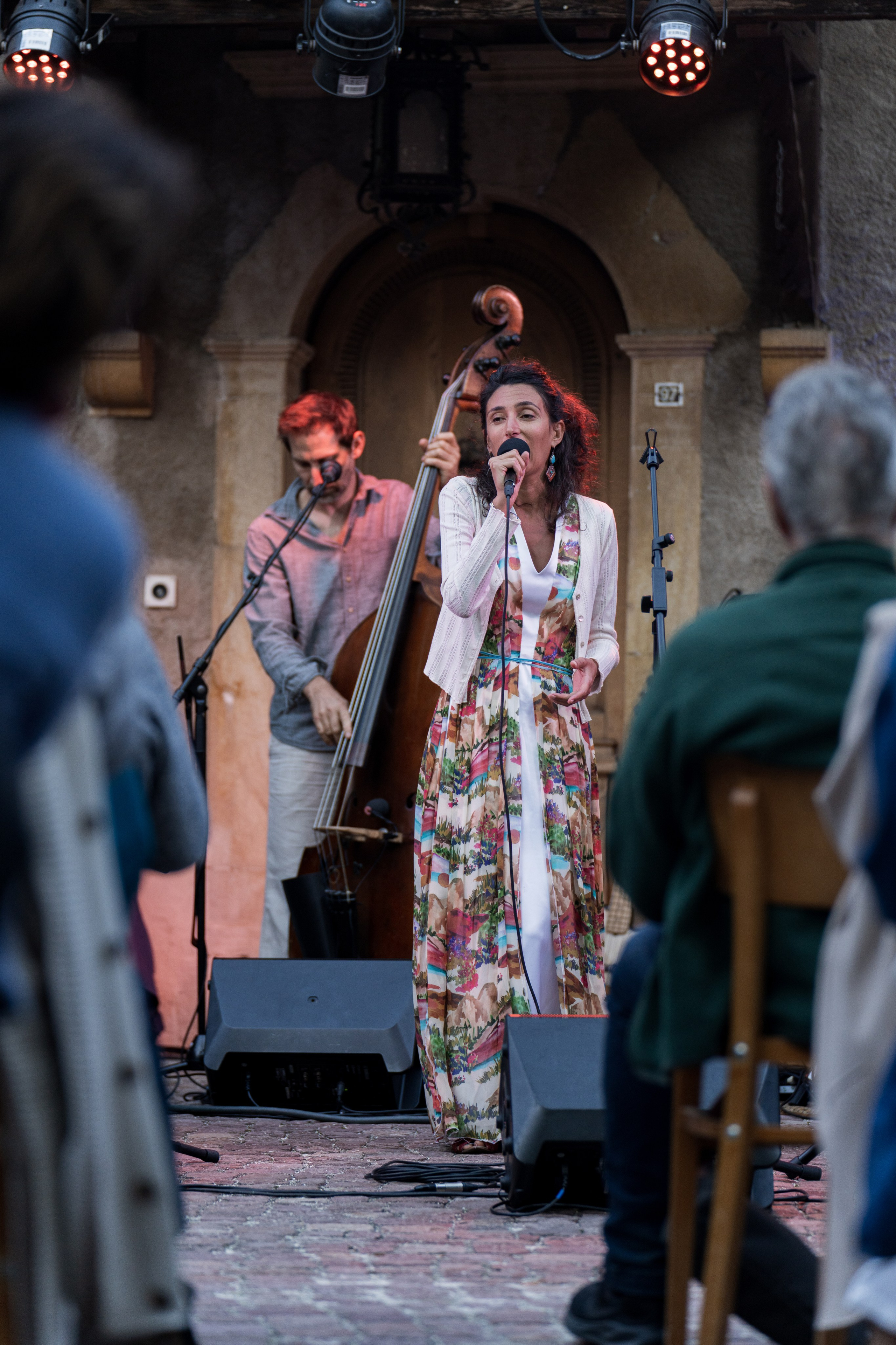 Reportage photo du concert de Beyrouth-Express au Château de Montcherand. Photographe à Genève - Eugenia Andres