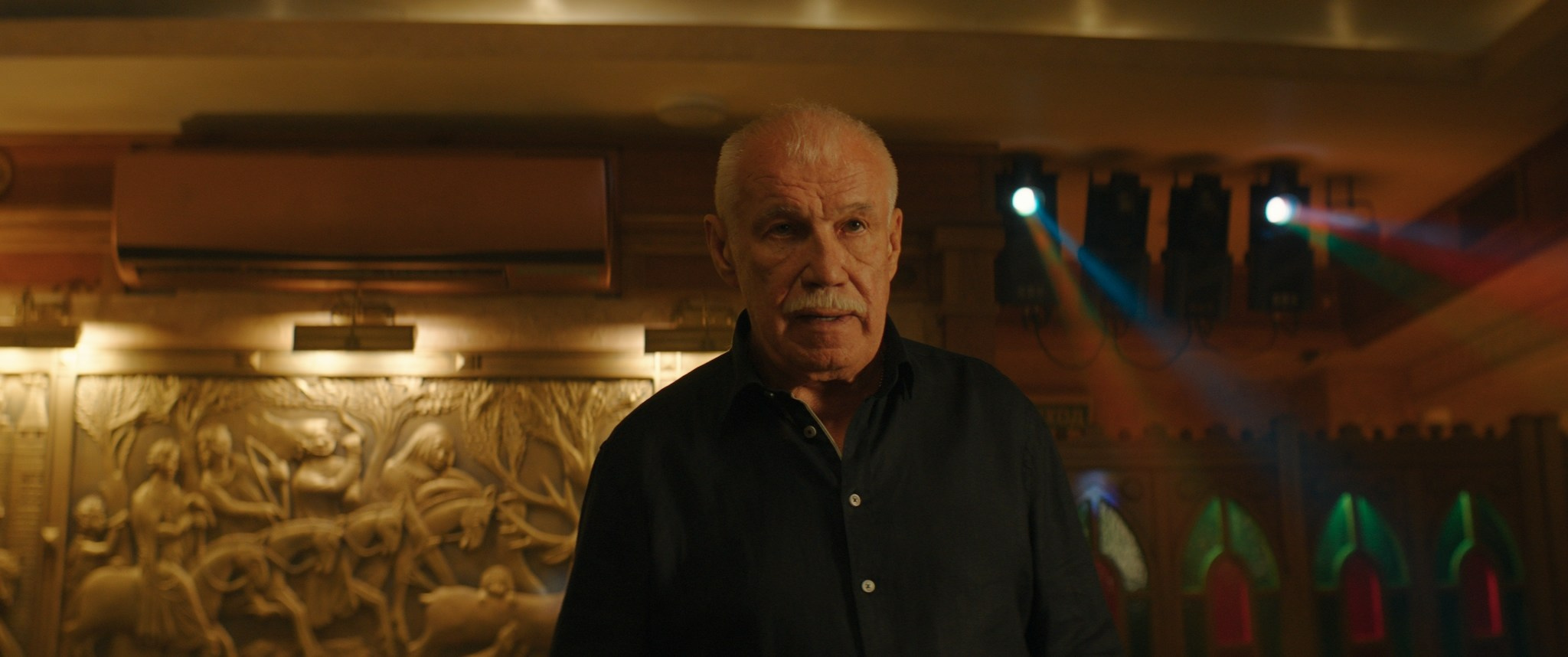 Chelovek, kotoryy smeyotsya | Film. Ilia Ivanov