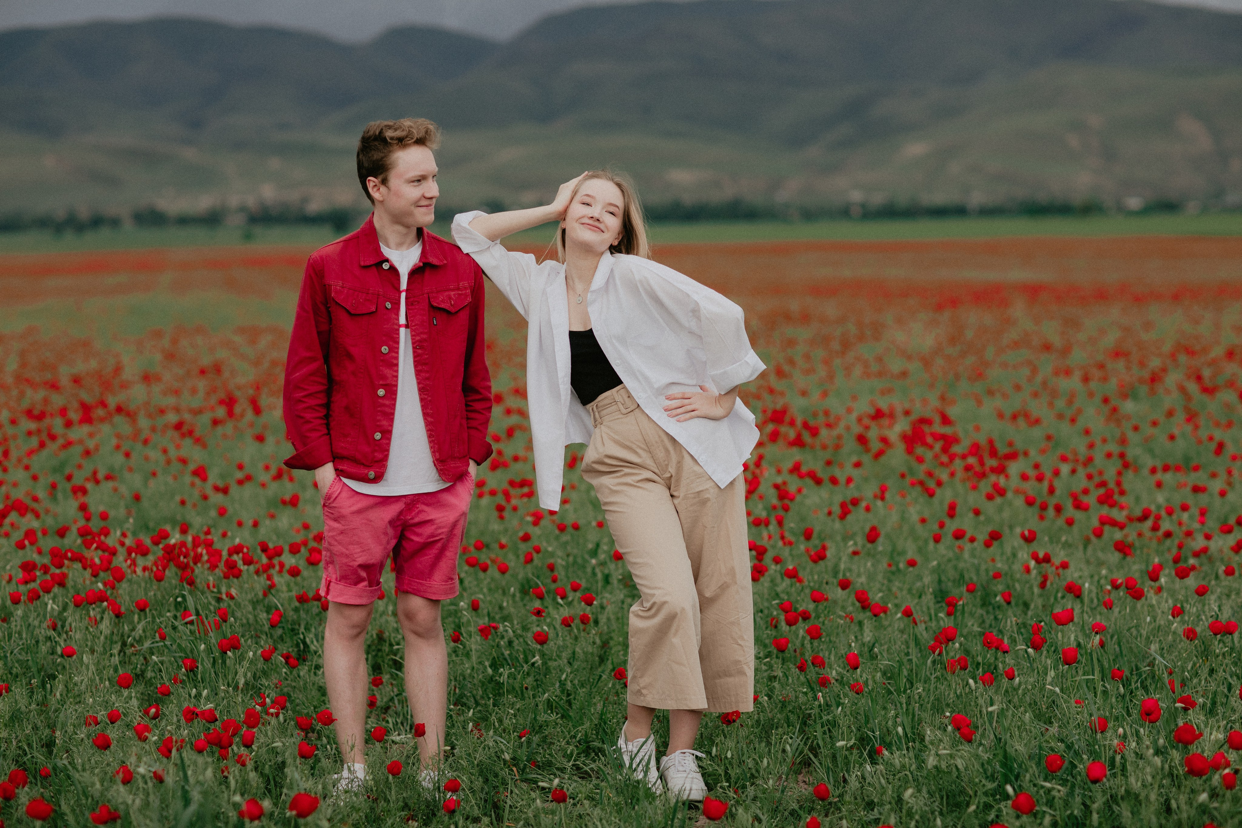 В маках. Валерия Вартанова. Фотограф