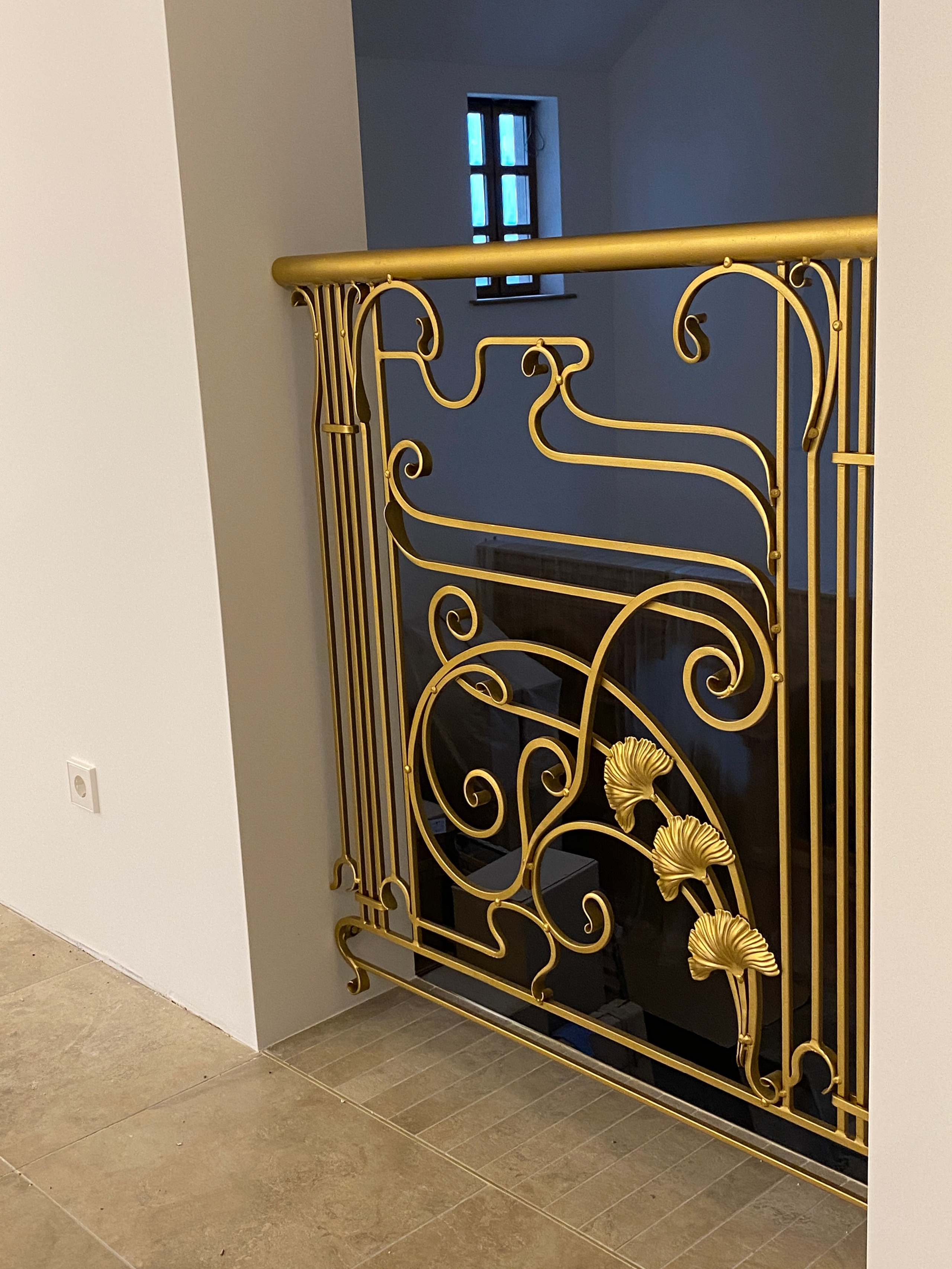 Врата и ограждения в домовом храме в честь Святой Живоначальной Троицы Епархиального дома Слуцко-Солигорской епархии имени Митрополита Филарета (Вахромеева), первого Патриаршего Экзарха всея Беларуси в городе Слуцк Минской области Беларуси. 2023. Сталь, худож. ковка, лазерная резка, сварка.