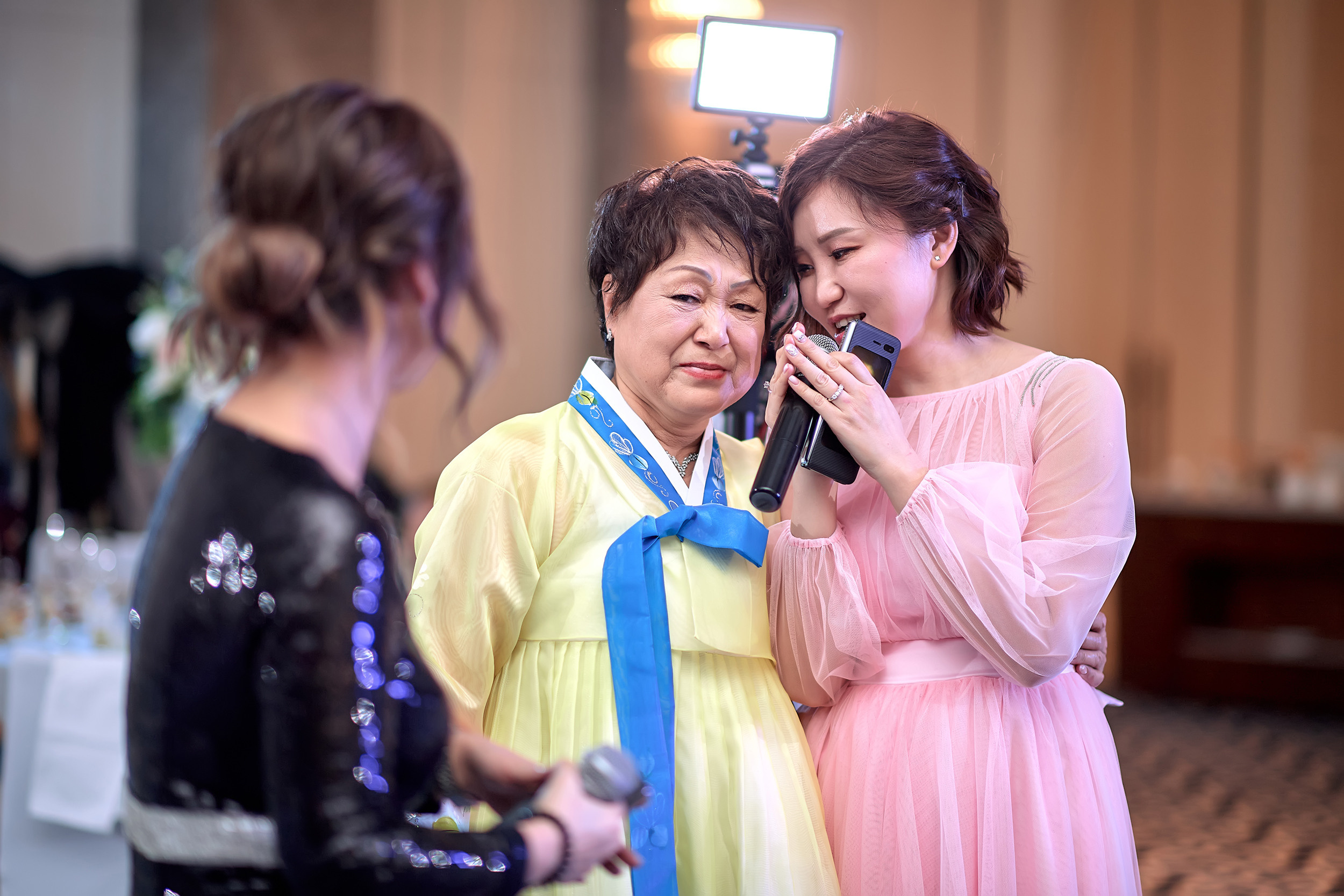 Юбилейный вечер Эллы Андреевны. Фотограф в Южной Корее