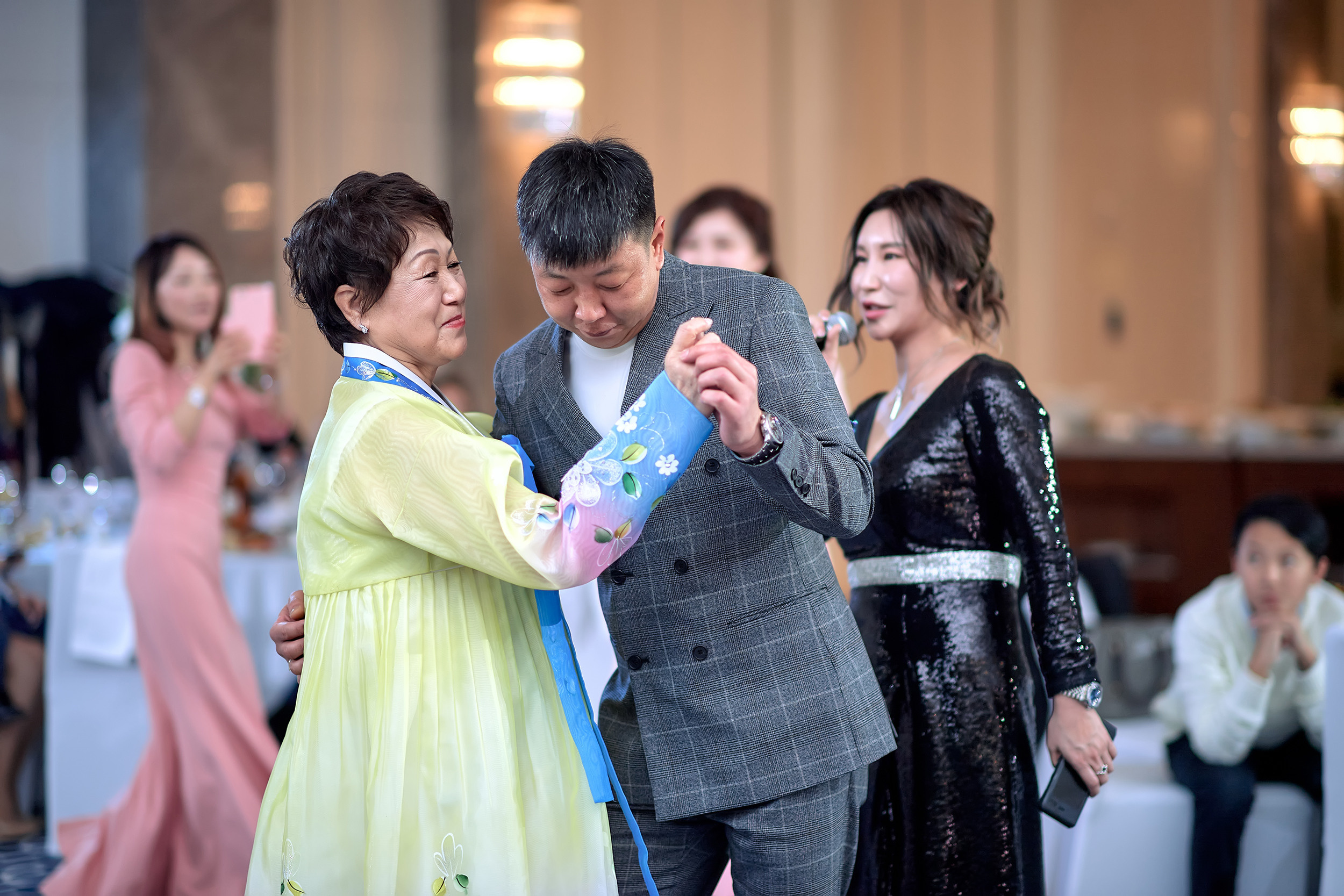 Юбилейный вечер Эллы Андреевны. Фотограф в Южной Корее