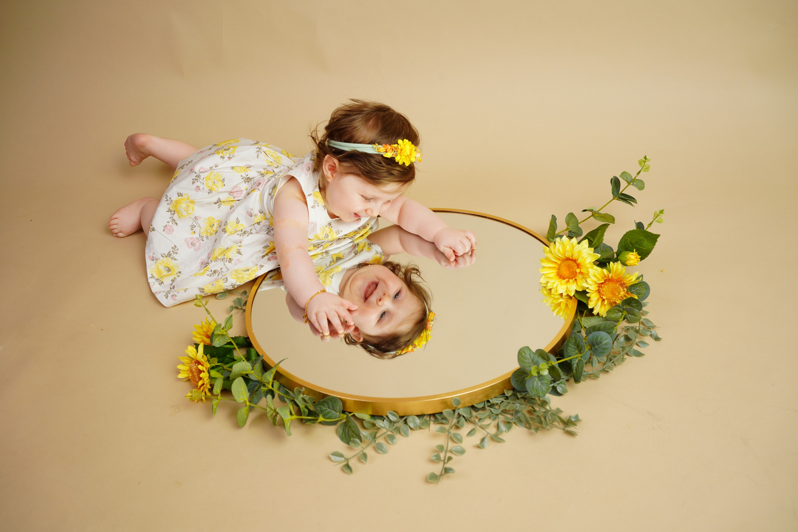 Liyana ½ Jahr. Neugeborenenfotografin und Retoucher in Augsburg Nastassia Schneider